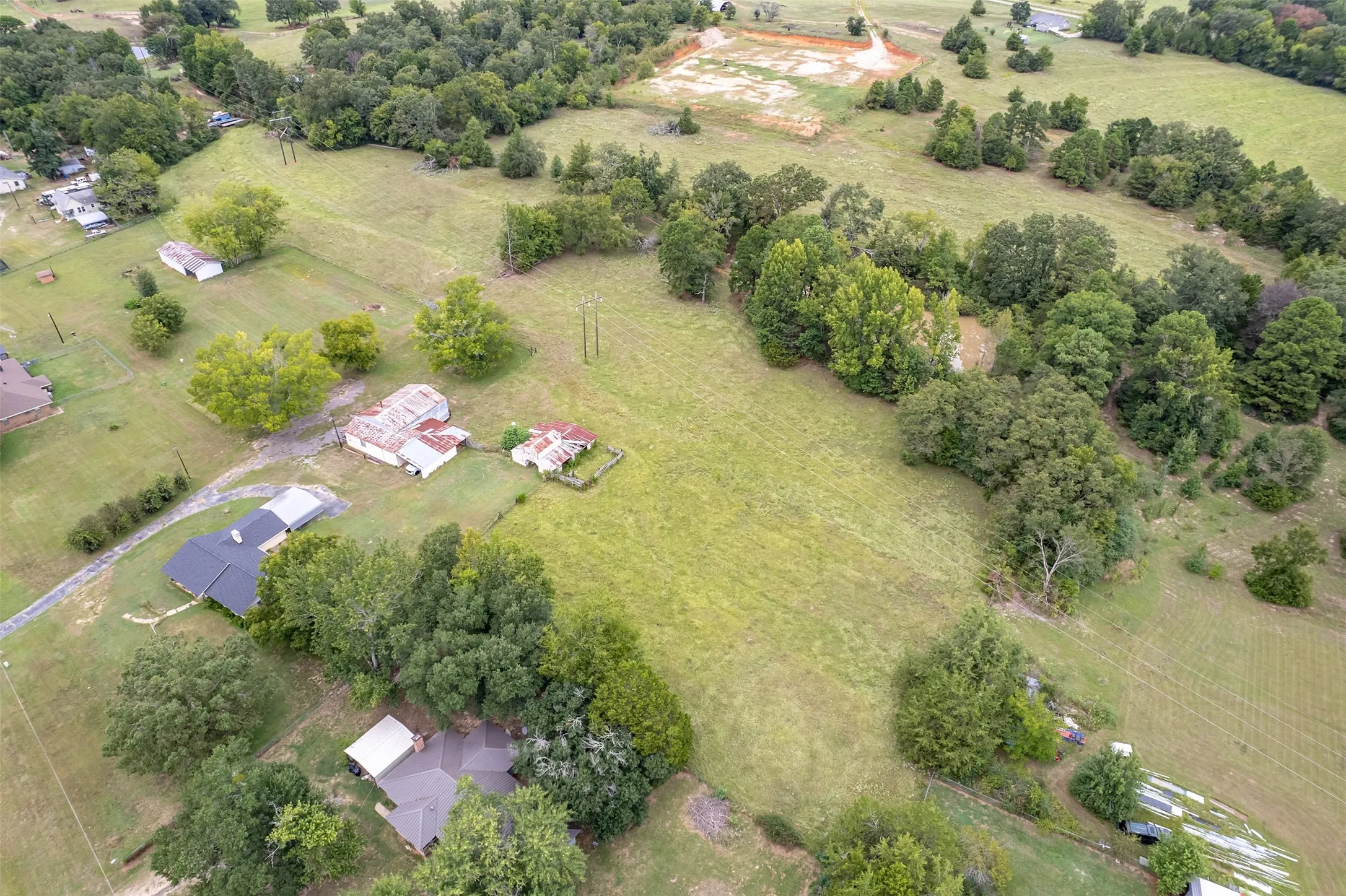 Single Family Residence For Sale in Wood County , 3015 E US Highway 80, Mineola, Texas 75773, 3 Bedroom, 2 Bathroom, 2 Garage spaces, 1,476 Sqft, built in 1970, mls#21287321, Real Estate Agent in Mineola, Homes For Sale in Wood county, Homes For Sale in Mineola, Realtor in Mineola Texas, Real Estate Brokerage Independent Realty Texas, Luminita Cordes Realtor