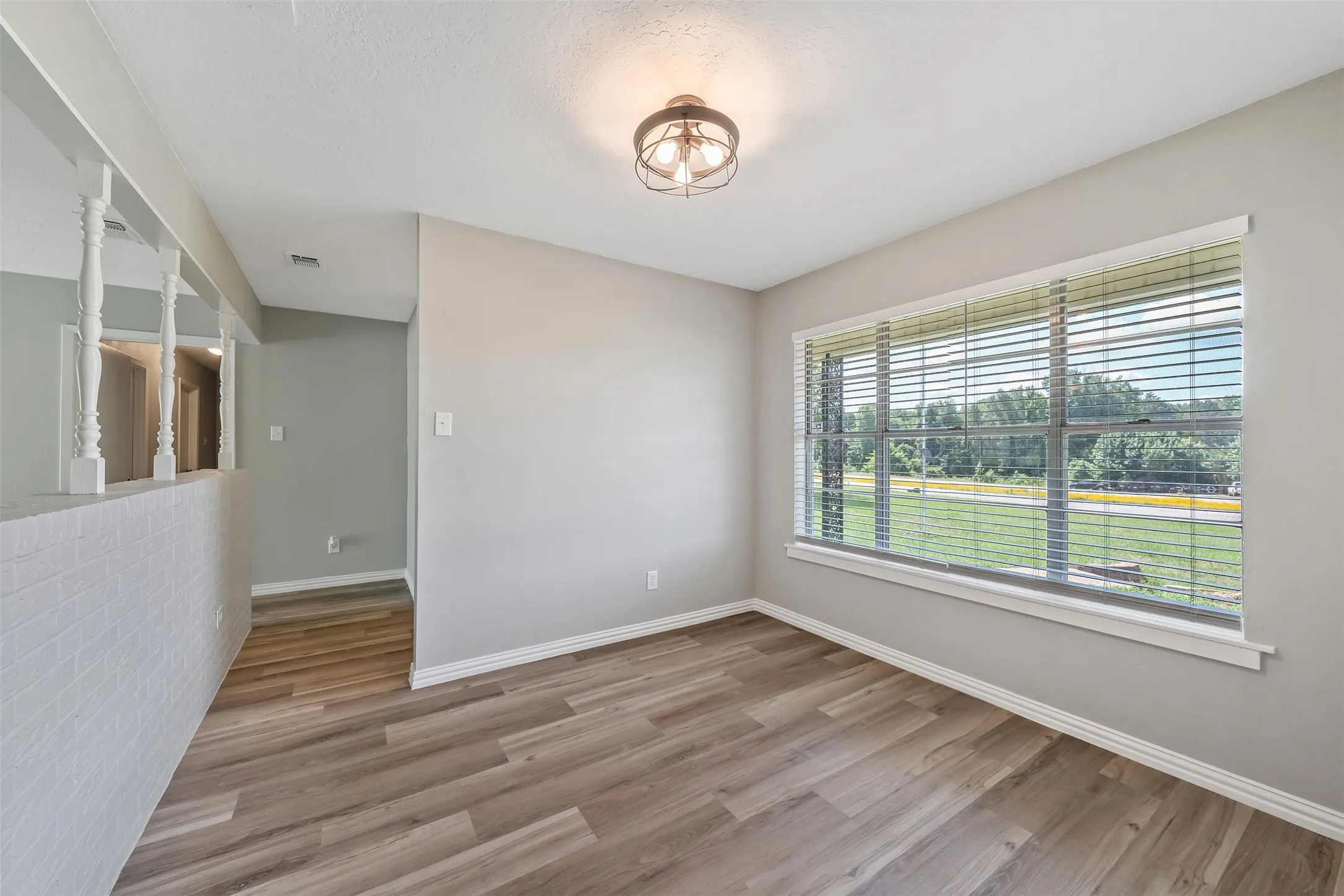 Single Family Residence For Sale in Wood County , 3015 E US Highway 80, Mineola, Texas 75773, 3 Bedroom, 2 Bathroom, 2 Garage spaces, 1,476 Sqft, built in 1970, mls#21287321, Real Estate Agent in Mineola, Homes For Sale in Wood county, Homes For Sale in Mineola, Realtor in Mineola Texas, Real Estate Brokerage Independent Realty Texas, Luminita Cordes Realtor