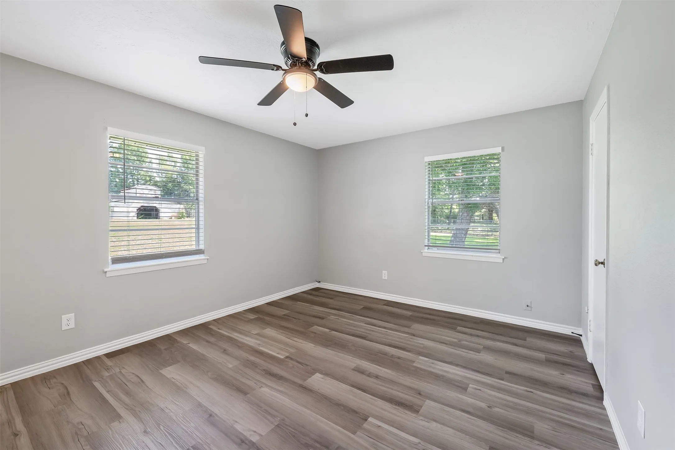 Single Family Residence For Sale in Wood County , 3015 E US Highway 80, Mineola, Texas 75773, 3 Bedroom, 2 Bathroom, 2 Garage spaces, 1,476 Sqft, built in 1970, mls#21287321, Real Estate Agent in Mineola, Homes For Sale in Wood county, Homes For Sale in Mineola, Realtor in Mineola Texas, Real Estate Brokerage Independent Realty Texas, Luminita Cordes Realtor