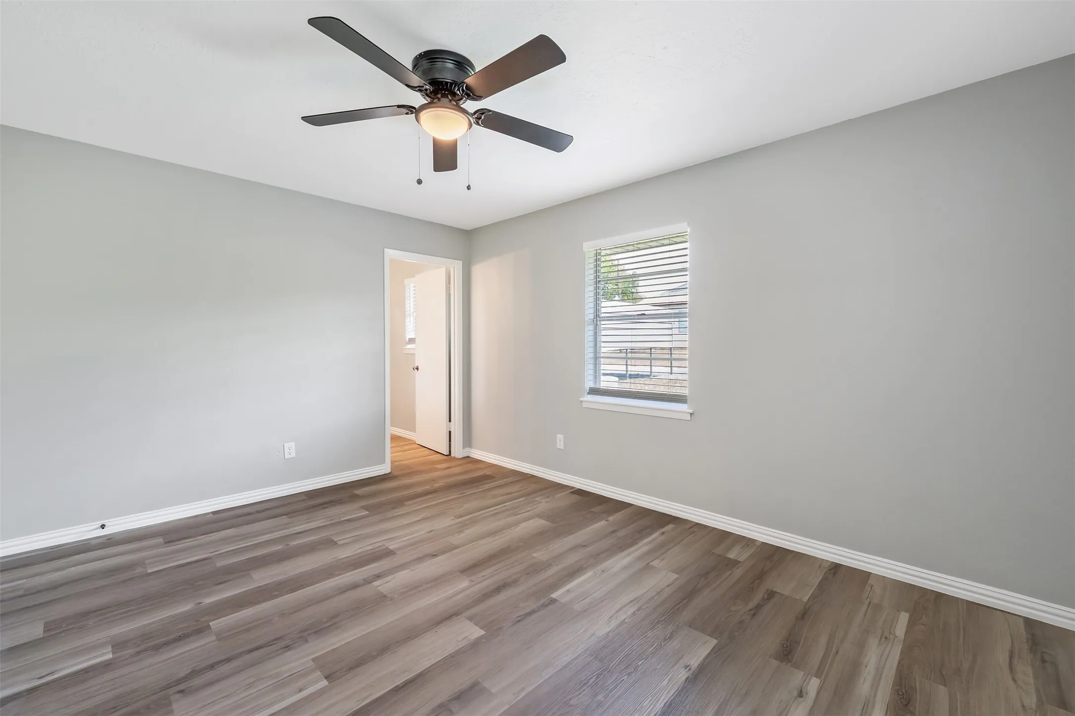 Single Family Residence For Sale in Wood County , 3015 E US Highway 80, Mineola, Texas 75773, 3 Bedroom, 2 Bathroom, 2 Garage spaces, 1,476 Sqft, built in 1970, mls#21287321, Real Estate Agent in Mineola, Homes For Sale in Wood county, Homes For Sale in Mineola, Realtor in Mineola Texas, Real Estate Brokerage Independent Realty Texas, Luminita Cordes Realtor