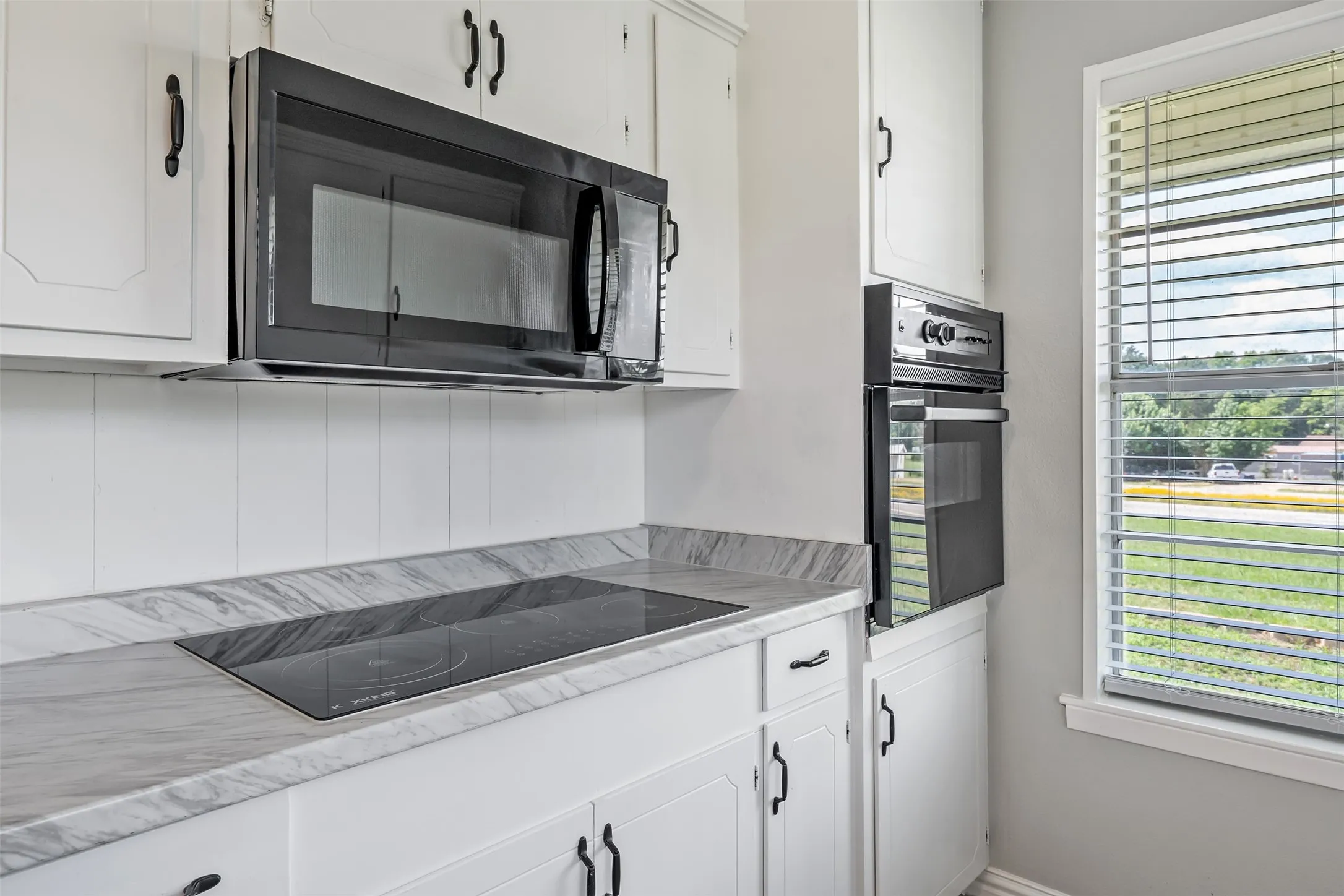 Single Family Residence For Sale in Wood County , 3015 E US Highway 80, Mineola, Texas 75773, 3 Bedroom, 2 Bathroom, 2 Garage spaces, 1,476 Sqft, built in 1970, mls#21287321, Real Estate Agent in Mineola, Homes For Sale in Wood county, Homes For Sale in Mineola, Realtor in Mineola Texas, Real Estate Brokerage Independent Realty Texas, Luminita Cordes Realtor