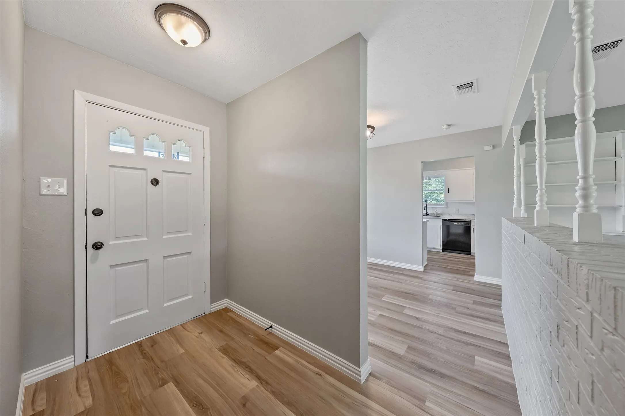 Single Family Residence For Sale in Wood County , 3015 E US Highway 80, Mineola, Texas 75773, 3 Bedroom, 2 Bathroom, 2 Garage spaces, 1,476 Sqft, built in 1970, mls#21287321, Real Estate Agent in Mineola, Homes For Sale in Wood county, Homes For Sale in Mineola, Realtor in Mineola Texas, Real Estate Brokerage Independent Realty Texas, Luminita Cordes Realtor