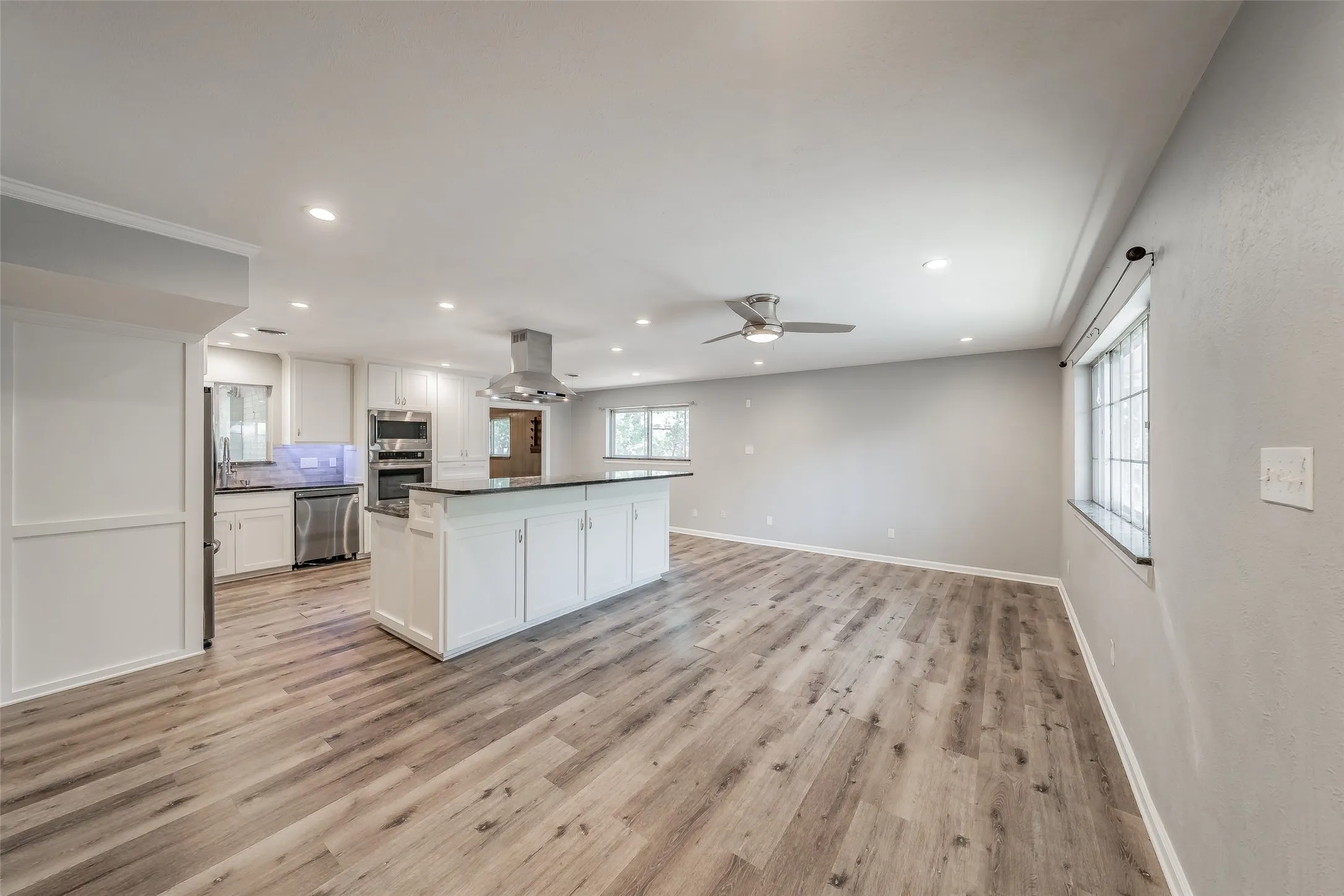 Single Family Residence For Sale in Tarrant County , 524 Buffalo Drive, Arlington, Texas 76013, 4 Bedroom, 2 Bathroom, 2 Garage spaces, 2,116 Sqft, built in 1963, mls#21287325, Real Estate Agent in Arlington, Homes For Sale in Tarrant county, Homes For Sale in Arlington, Realtor in Arlington Texas, Real Estate Brokerage Independent Realty Texas, Luminita Cordes Realtor