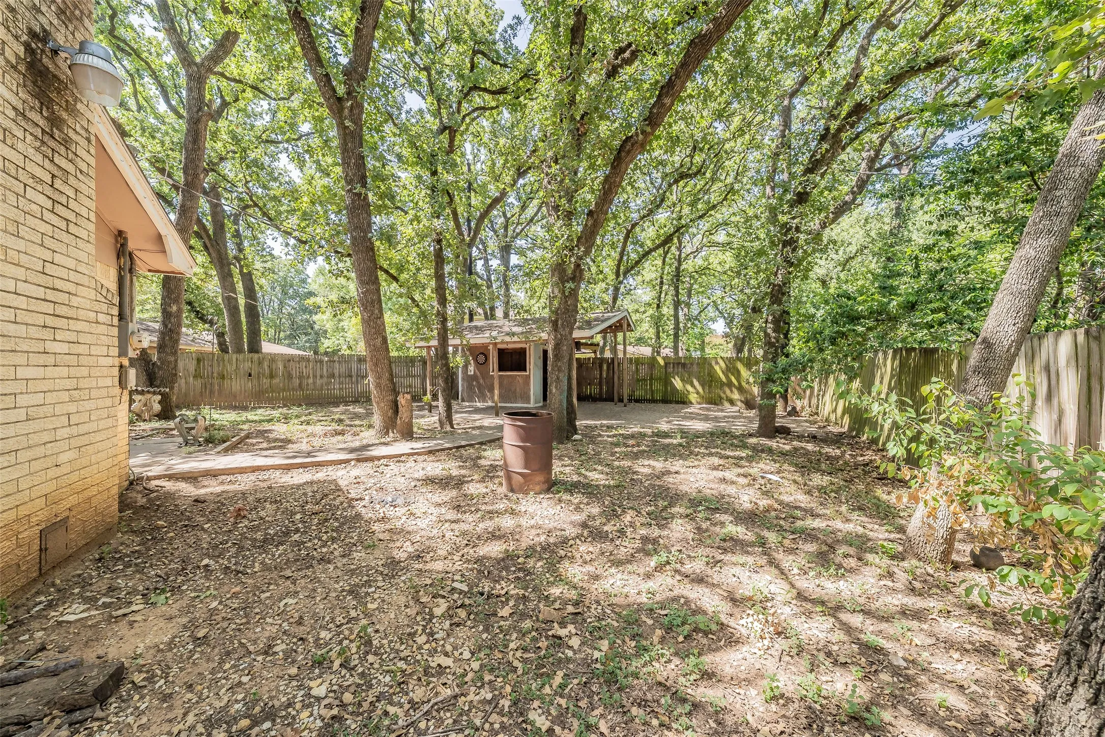 Single Family Residence For Sale in Tarrant County , 524 Buffalo Drive, Arlington, Texas 76013, 4 Bedroom, 2 Bathroom, 2 Garage spaces, 2,116 Sqft, built in 1963, mls#21287325, Real Estate Agent in Arlington, Homes For Sale in Tarrant county, Homes For Sale in Arlington, Realtor in Arlington Texas, Real Estate Brokerage Independent Realty Texas, Luminita Cordes Realtor