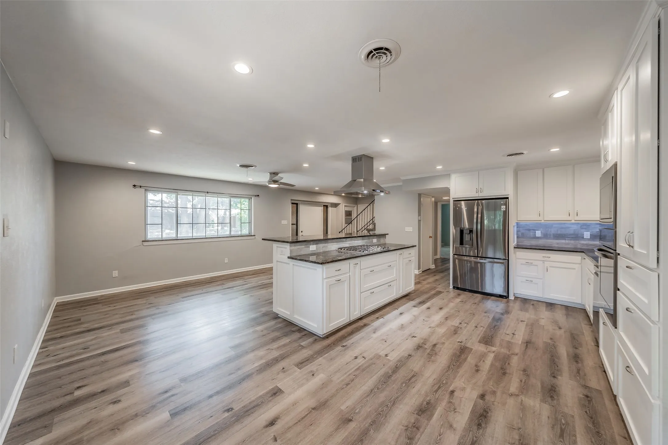 Single Family Residence For Sale in Tarrant County , 524 Buffalo Drive, Arlington, Texas 76013, 4 Bedroom, 2 Bathroom, 2 Garage spaces, 2,116 Sqft, built in 1963, mls#21287325, Real Estate Agent in Arlington, Homes For Sale in Tarrant county, Homes For Sale in Arlington, Realtor in Arlington Texas, Real Estate Brokerage Independent Realty Texas, Luminita Cordes Realtor