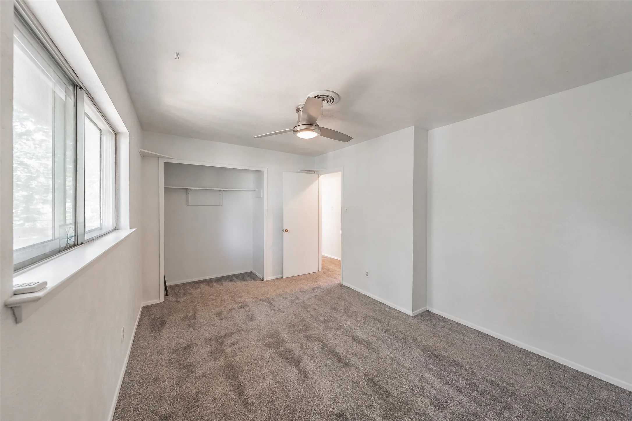 Single Family Residence For Sale in Tarrant County , 524 Buffalo Drive, Arlington, Texas 76013, 4 Bedroom, 2 Bathroom, 2 Garage spaces, 2,116 Sqft, built in 1963, mls#21287325, Real Estate Agent in Arlington, Homes For Sale in Tarrant county, Homes For Sale in Arlington, Realtor in Arlington Texas, Real Estate Brokerage Independent Realty Texas, Luminita Cordes Realtor