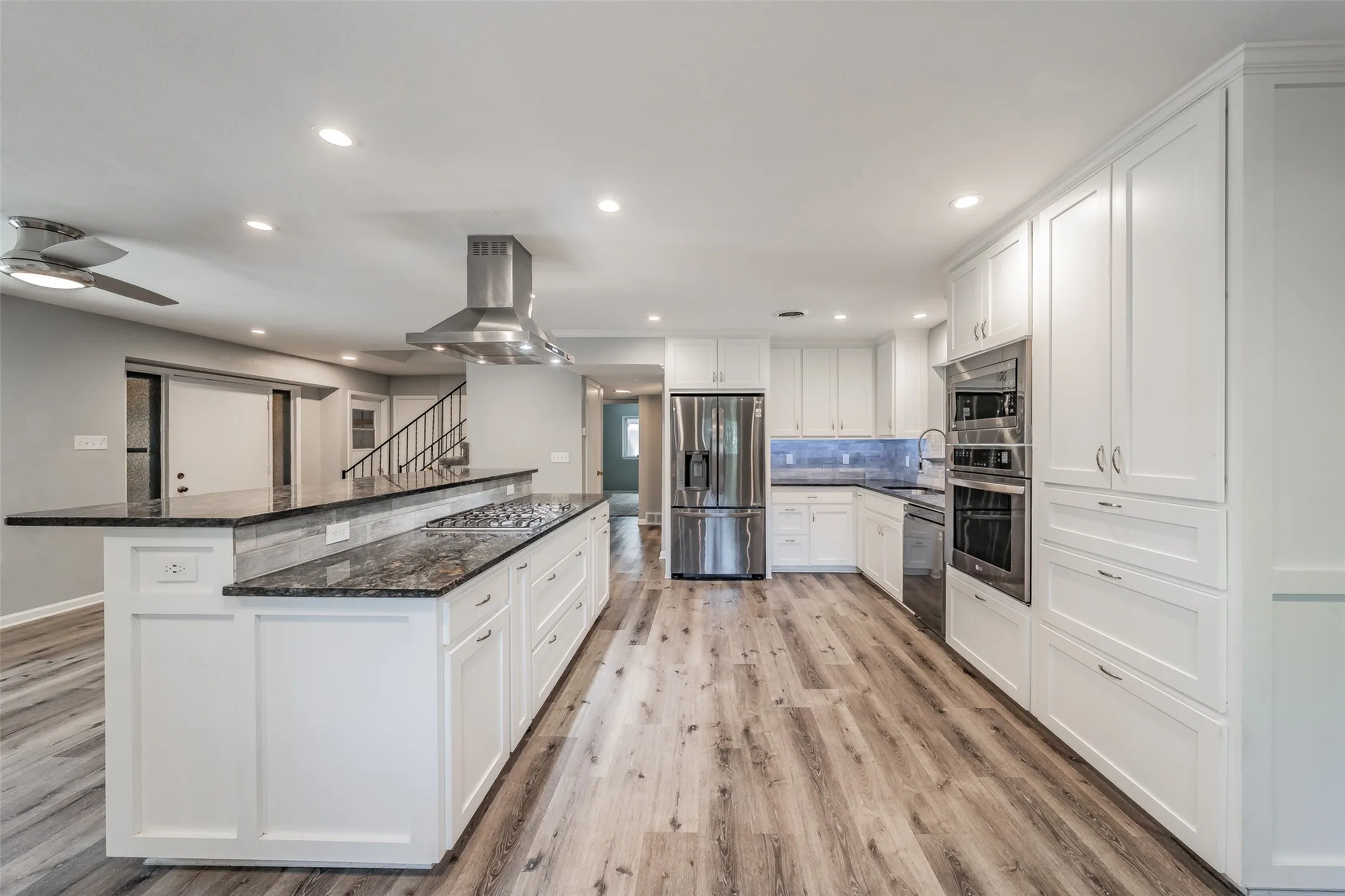 Single Family Residence For Sale in Tarrant County , 524 Buffalo Drive, Arlington, Texas 76013, 4 Bedroom, 2 Bathroom, 2 Garage spaces, 2,116 Sqft, built in 1963, mls#21287325, Real Estate Agent in Arlington, Homes For Sale in Tarrant county, Homes For Sale in Arlington, Realtor in Arlington Texas, Real Estate Brokerage Independent Realty Texas, Luminita Cordes Realtor