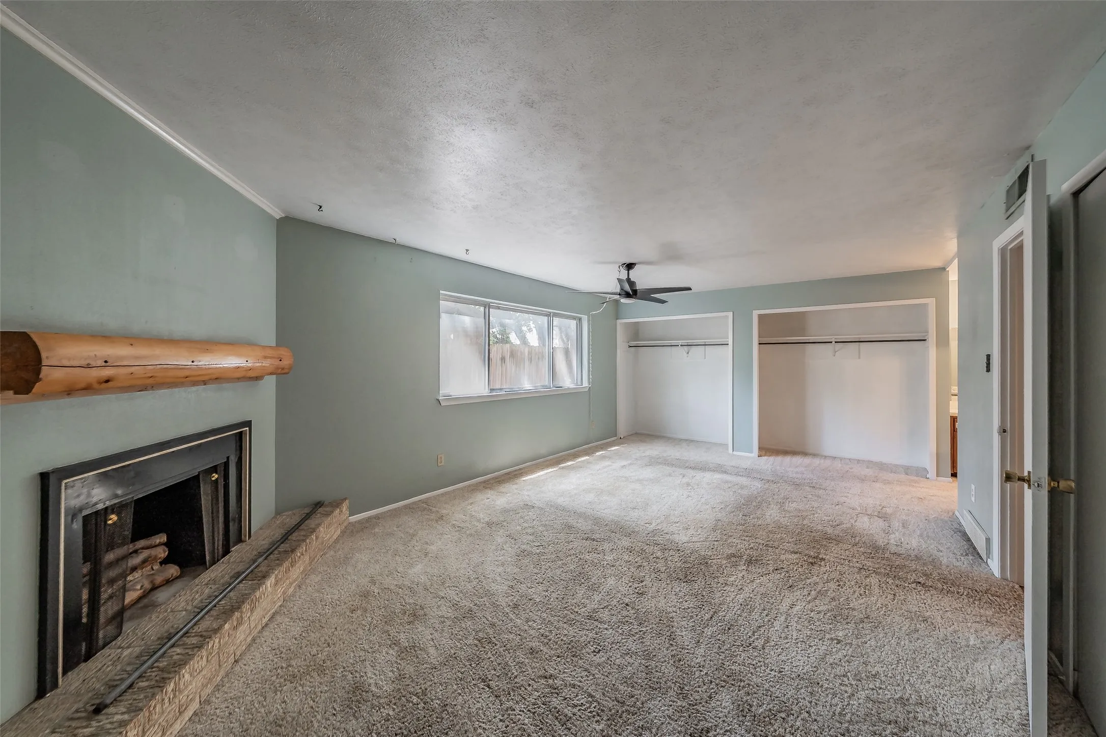 Single Family Residence For Sale in Tarrant County , 524 Buffalo Drive, Arlington, Texas 76013, 4 Bedroom, 2 Bathroom, 2 Garage spaces, 2,116 Sqft, built in 1963, mls#21287325, Real Estate Agent in Arlington, Homes For Sale in Tarrant county, Homes For Sale in Arlington, Realtor in Arlington Texas, Real Estate Brokerage Independent Realty Texas, Luminita Cordes Realtor
