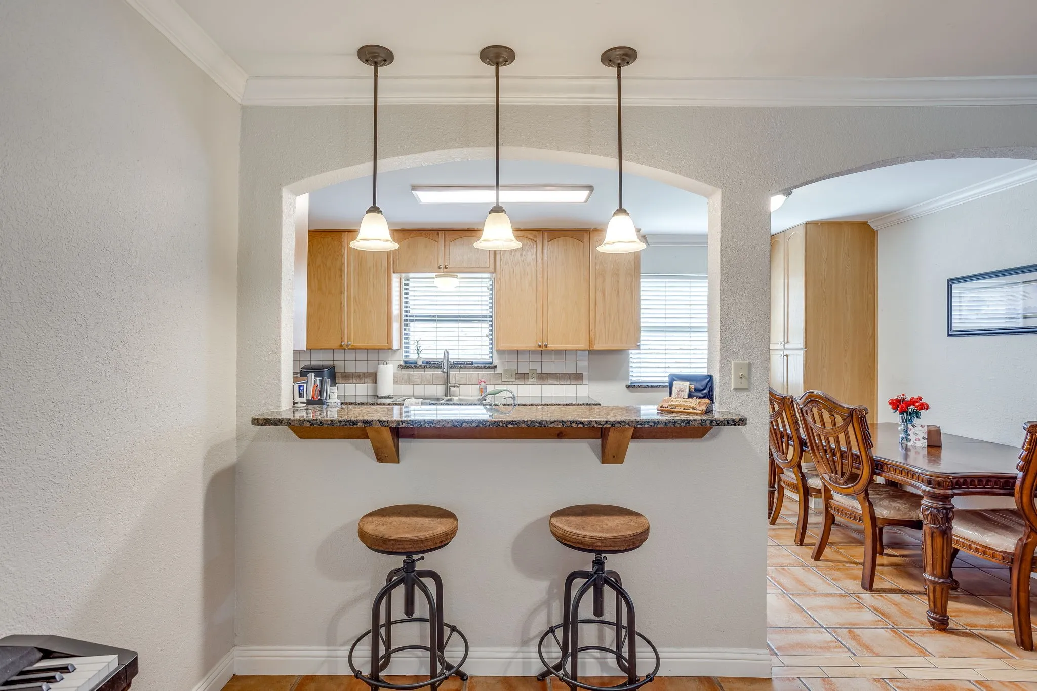 Single Family Residence For Sale in Parker County , 205 Scenic Drive, Aledo, Texas 76008, 3 Bedroom, 2 Bathroom, 2 Garage spaces, 1,296 Sqft, built in 1979, mls#21287237, Real Estate Agent in Aledo, Homes For Sale in Parker county, Homes For Sale in Aledo, Realtor in Aledo Texas, Real Estate Brokerage Independent Realty Texas, Luminita Cordes Realtor