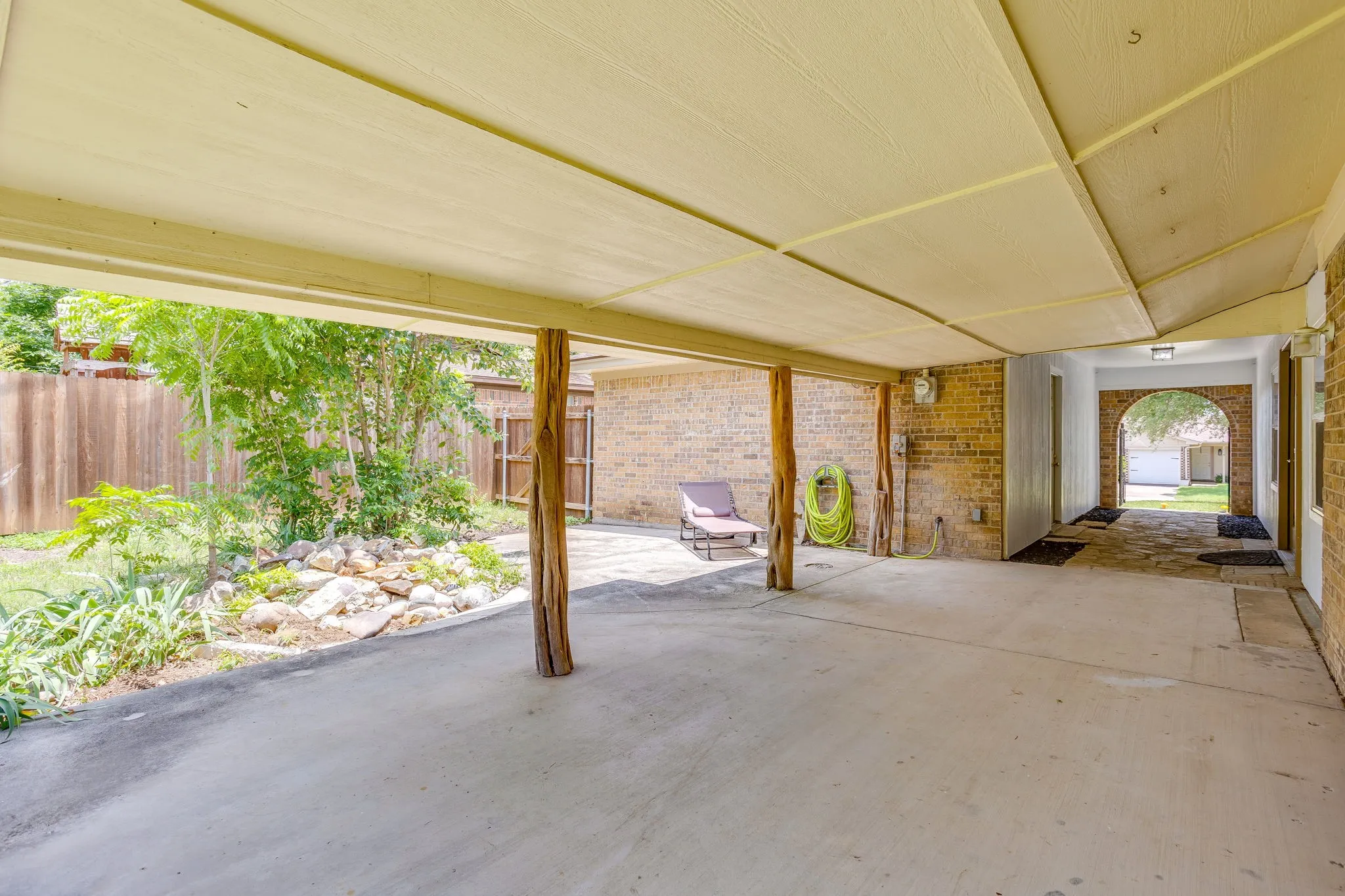 Single Family Residence For Sale in Parker County , 205 Scenic Drive, Aledo, Texas 76008, 3 Bedroom, 2 Bathroom, 2 Garage spaces, 1,296 Sqft, built in 1979, mls#21287237, Real Estate Agent in Aledo, Homes For Sale in Parker county, Homes For Sale in Aledo, Realtor in Aledo Texas, Real Estate Brokerage Independent Realty Texas, Luminita Cordes Realtor