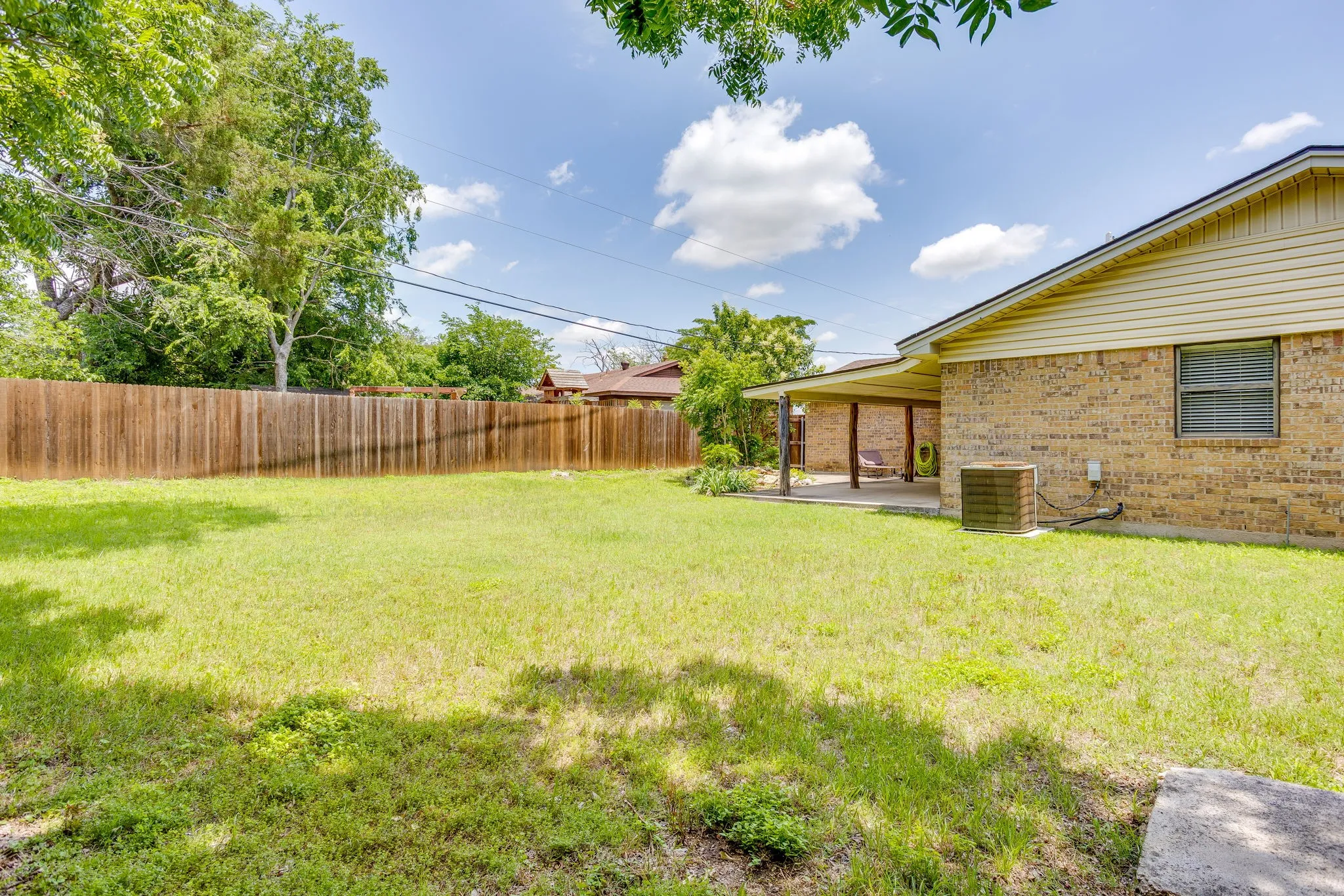Single Family Residence For Sale in Parker County , 205 Scenic Drive, Aledo, Texas 76008, 3 Bedroom, 2 Bathroom, 2 Garage spaces, 1,296 Sqft, built in 1979, mls#21287237, Real Estate Agent in Aledo, Homes For Sale in Parker county, Homes For Sale in Aledo, Realtor in Aledo Texas, Real Estate Brokerage Independent Realty Texas, Luminita Cordes Realtor