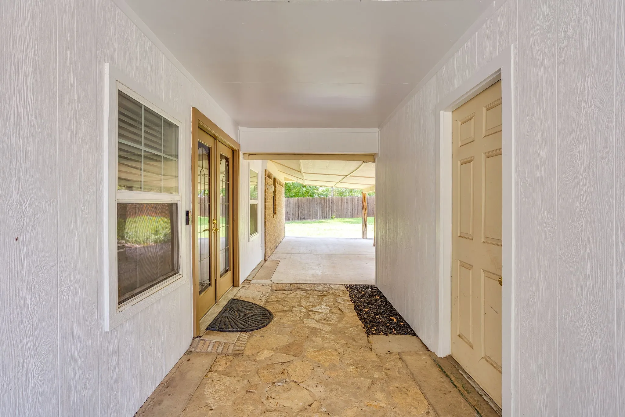Single Family Residence For Sale in Parker County , 205 Scenic Drive, Aledo, Texas 76008, 3 Bedroom, 2 Bathroom, 2 Garage spaces, 1,296 Sqft, built in 1979, mls#21287237, Real Estate Agent in Aledo, Homes For Sale in Parker county, Homes For Sale in Aledo, Realtor in Aledo Texas, Real Estate Brokerage Independent Realty Texas, Luminita Cordes Realtor