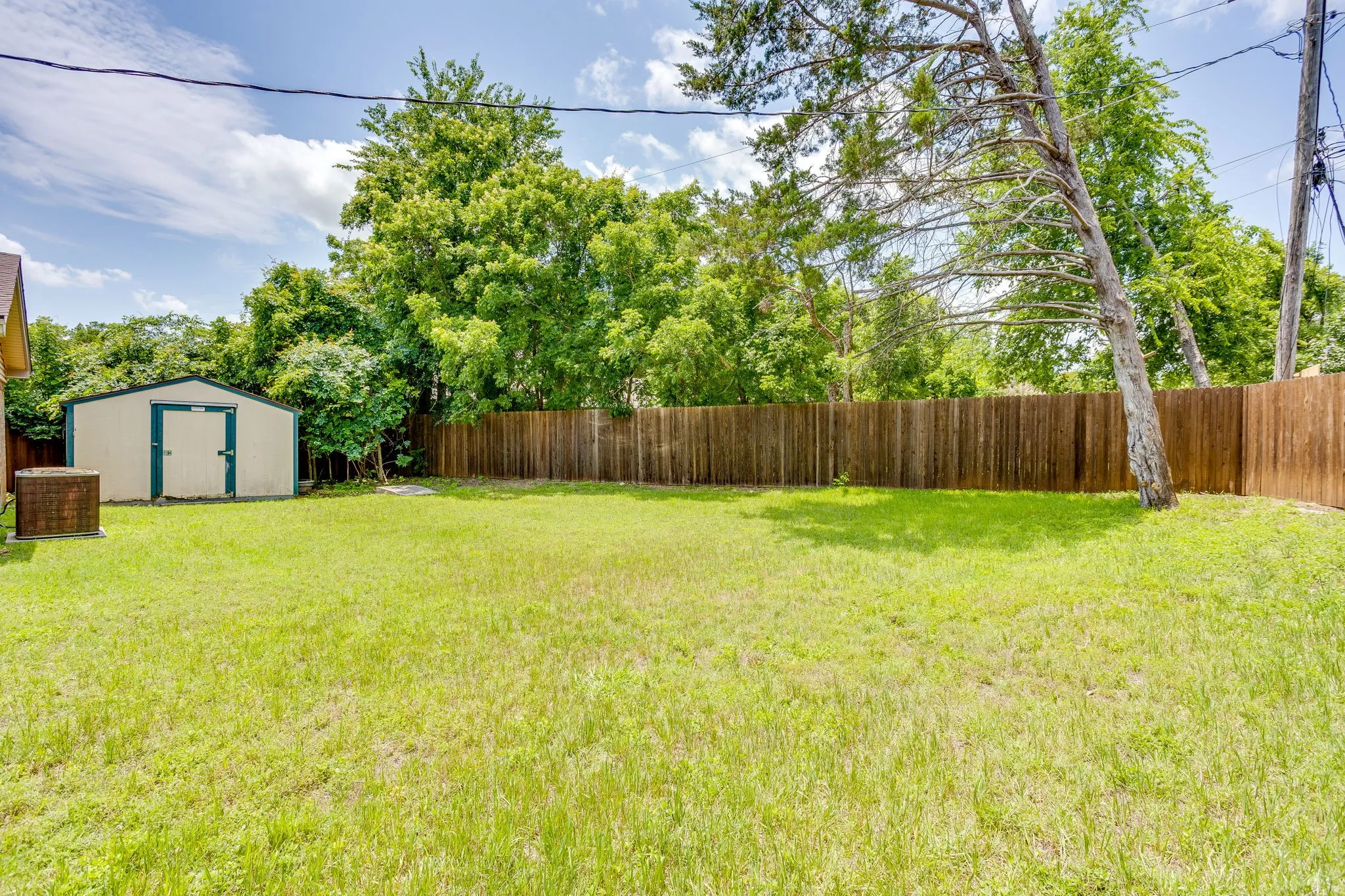 Single Family Residence For Sale in Parker County , 205 Scenic Drive, Aledo, Texas 76008, 3 Bedroom, 2 Bathroom, 2 Garage spaces, 1,296 Sqft, built in 1979, mls#21287237, Real Estate Agent in Aledo, Homes For Sale in Parker county, Homes For Sale in Aledo, Realtor in Aledo Texas, Real Estate Brokerage Independent Realty Texas, Luminita Cordes Realtor