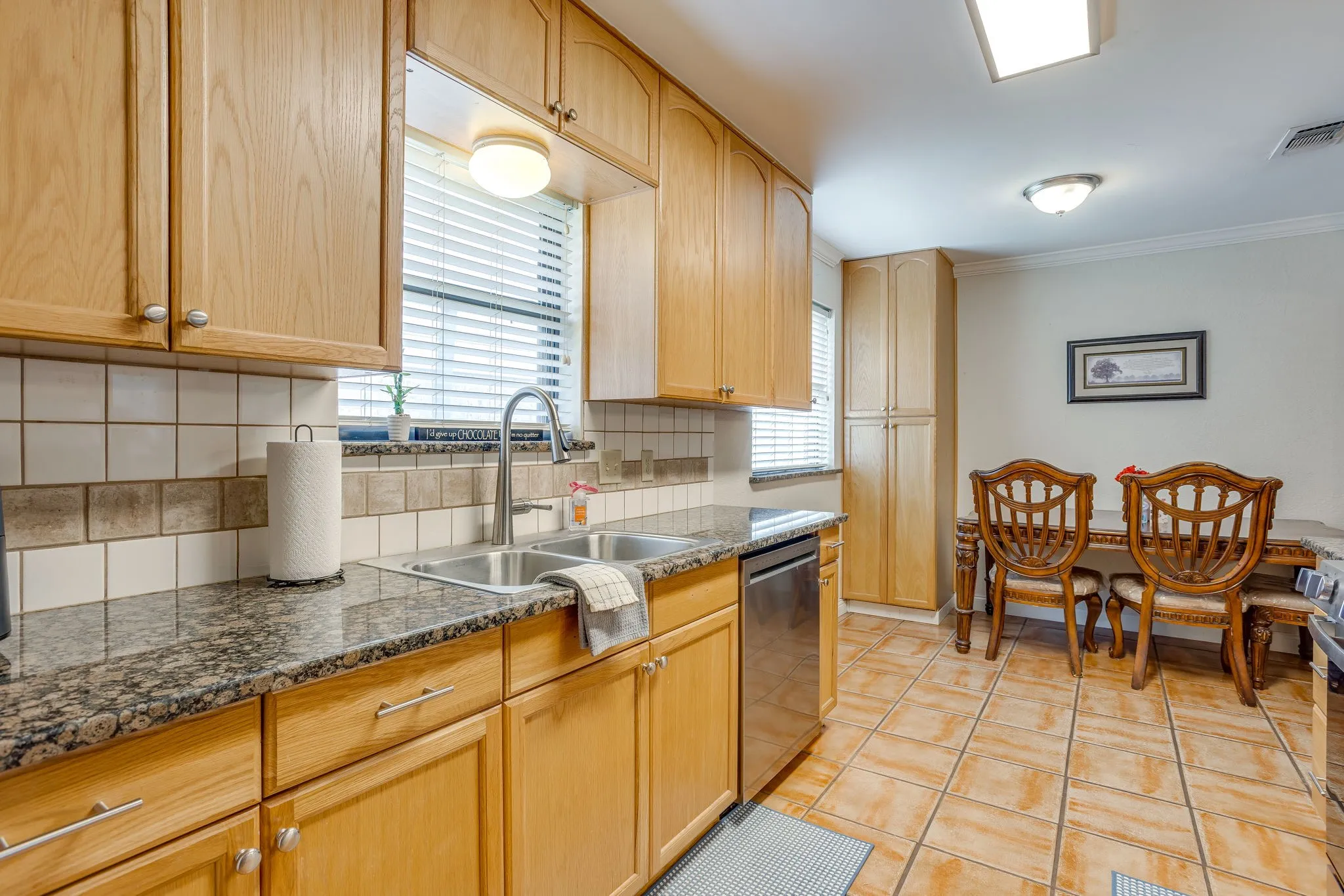 Single Family Residence For Sale in Parker County , 205 Scenic Drive, Aledo, Texas 76008, 3 Bedroom, 2 Bathroom, 2 Garage spaces, 1,296 Sqft, built in 1979, mls#21287237, Real Estate Agent in Aledo, Homes For Sale in Parker county, Homes For Sale in Aledo, Realtor in Aledo Texas, Real Estate Brokerage Independent Realty Texas, Luminita Cordes Realtor