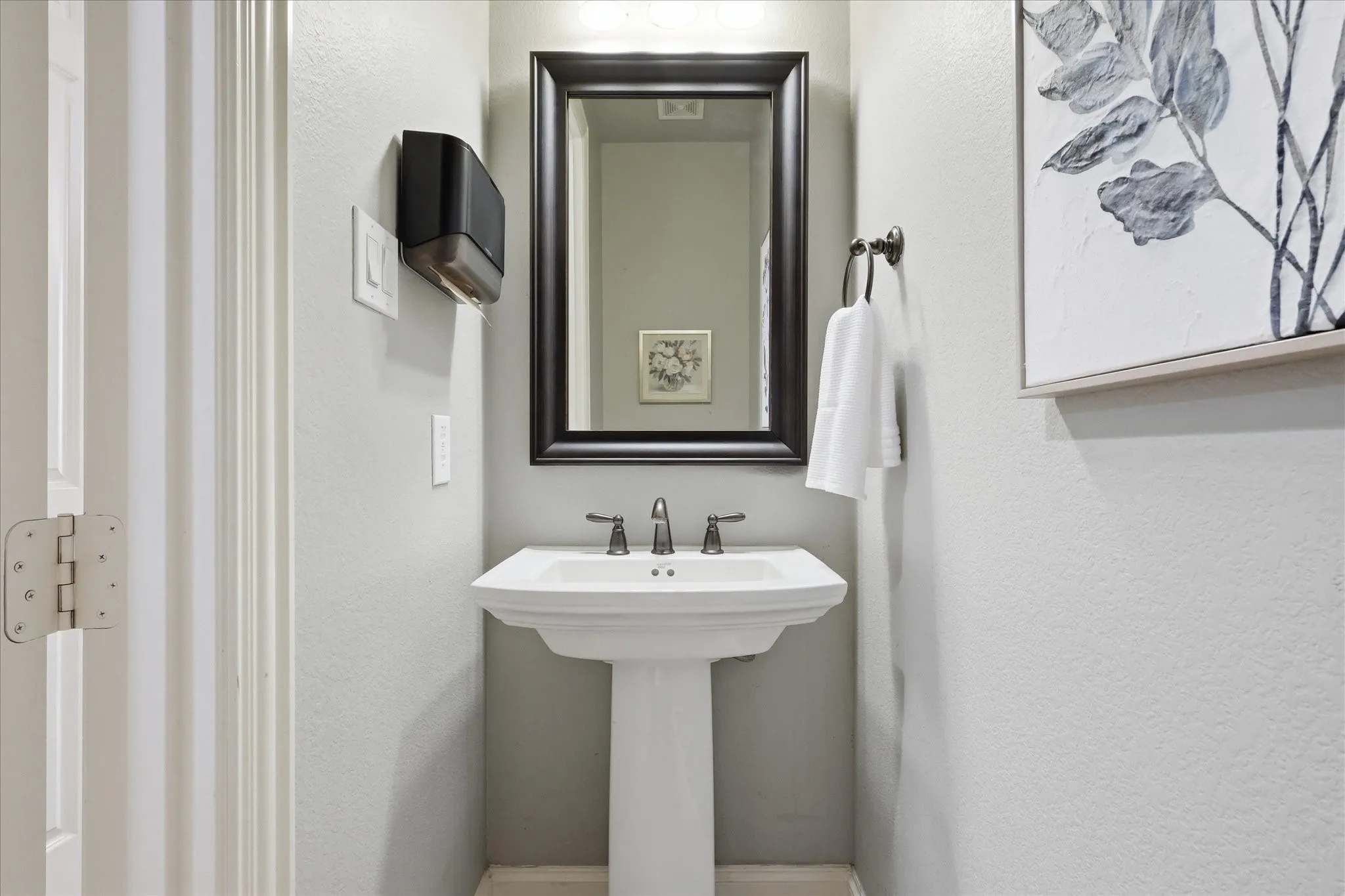 2253 Big Valley Circle, Allen, TX 75013 - half bath