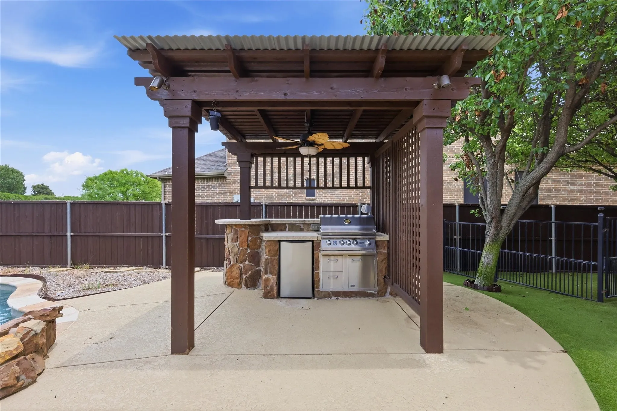 2253 Big Valley Circle, Allen, TX 75013 - Outdoor Kitchen -Outdoor kitchen with stone-wrapped bar, built-in grill, and outdoor refrigerator