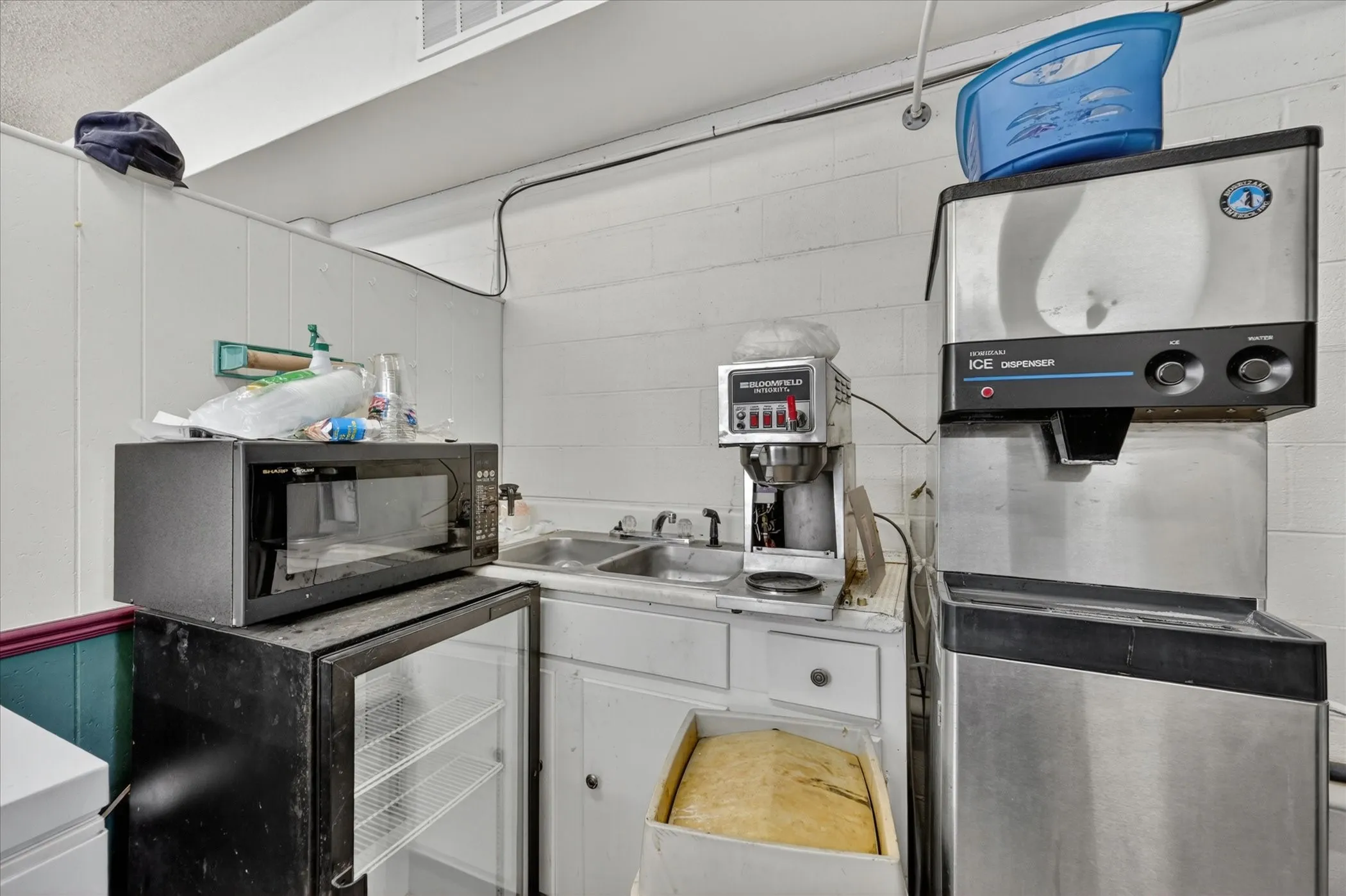 Office For Sale in Denton County , 222 W Parkway Street, Denton, Texas 76201, 0, 0, Garage spaces, 0 Sqft, built in 1958, Price $450,000, mls#21287074, Real Estate Agent in Denton, Homes For Sale in Denton county, Homes For Sale in Denton, Realtor in Denton Texas, Real Estate Brokerage Independent Realty Texas, Luminita Cordes Realtor