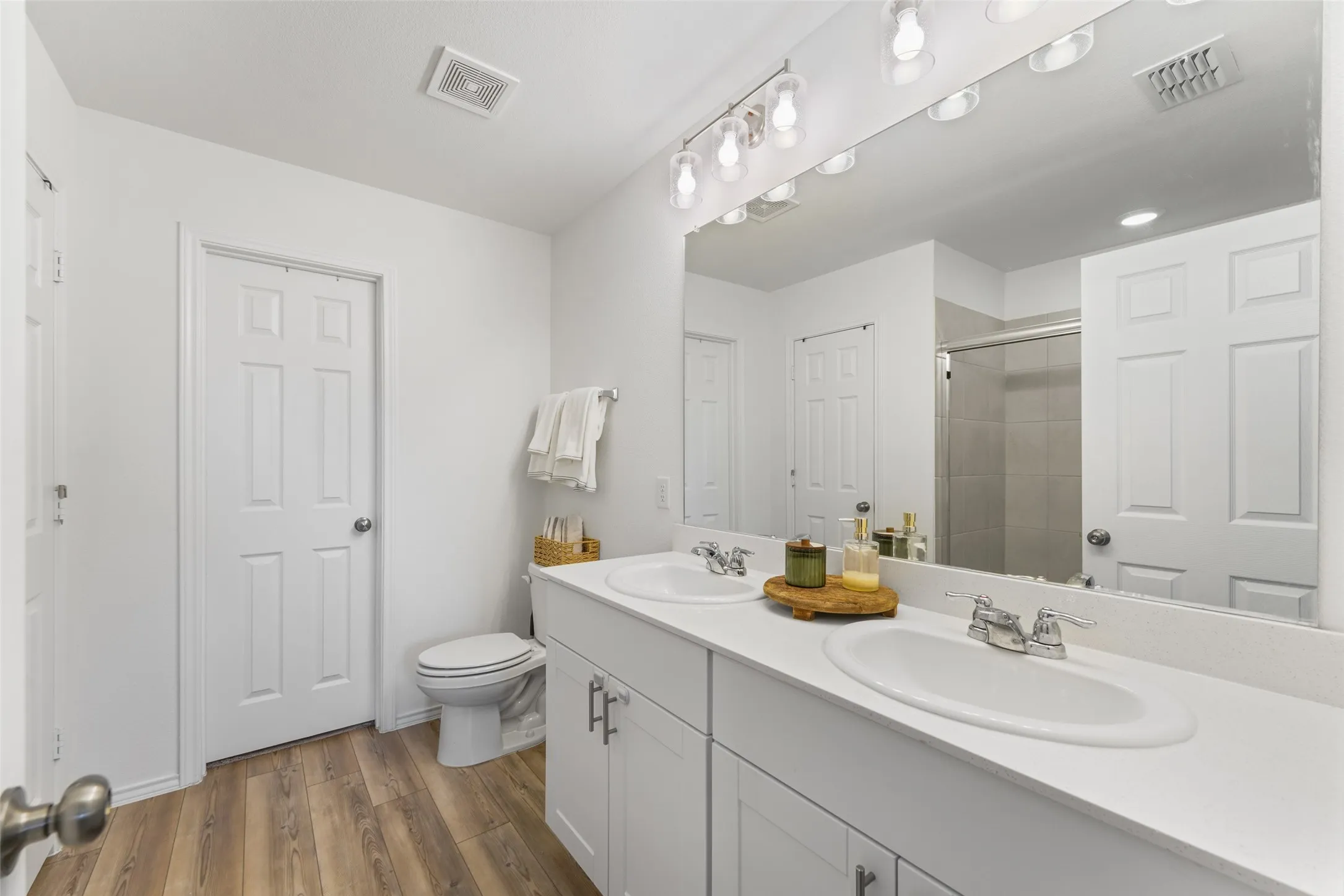 Single Family Residence For Sale in Kaufman County , 2065 Henrietta Drive, Forney, Texas 75126, 4 Bedroom, 3 Bathroom, 2 Garage spaces, 2,266 Sqft, built in 2023, mls#21287118, Real Estate Agent in Forney, Homes For Sale in Kaufman county, Homes For Sale in Forney, Realtor in Forney Texas, Real Estate Brokerage Independent Realty Texas, Luminita Cordes Realtor