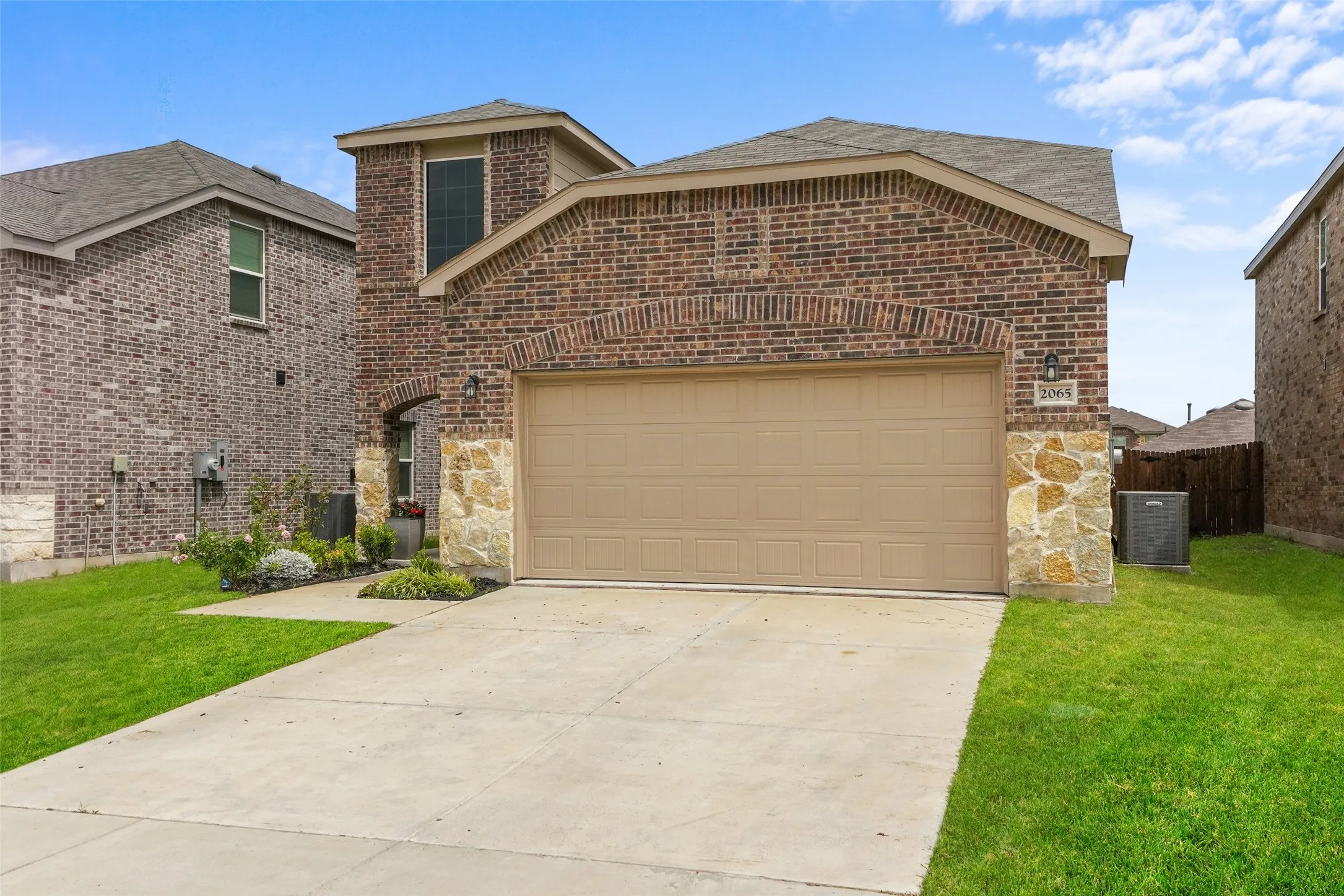 Single Family Residence For Sale in Kaufman County , 2065 Henrietta Drive, Forney, Texas 75126, 4 Bedroom, 3 Bathroom, 2 Garage spaces, 2,266 Sqft, built in 2023, mls#21287118, Real Estate Agent in Forney, Homes For Sale in Kaufman county, Homes For Sale in Forney, Realtor in Forney Texas, Real Estate Brokerage Independent Realty Texas, Luminita Cordes Realtor