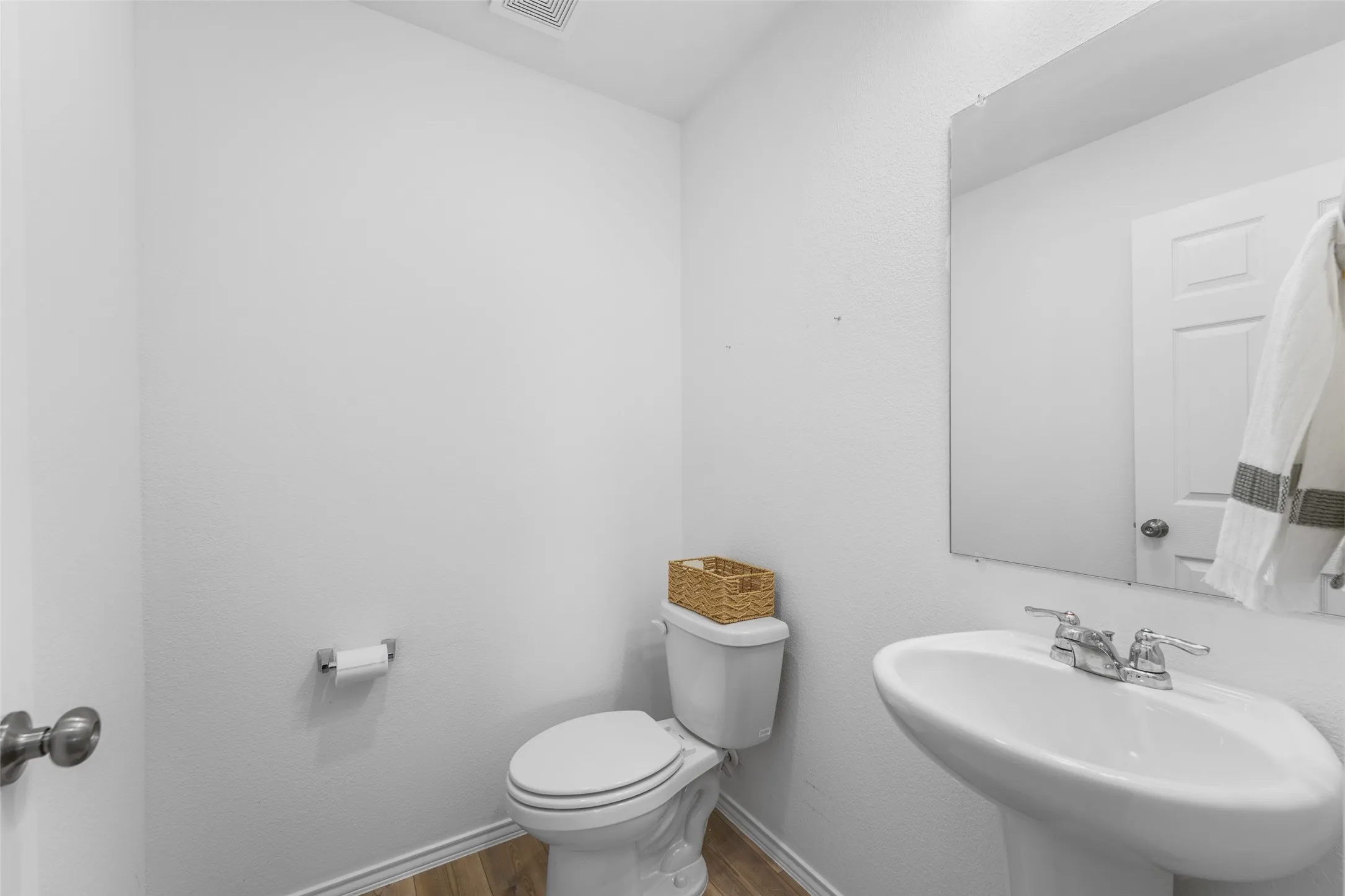 Single Family Residence For Sale in Kaufman County , 2065 Henrietta Drive, Forney, Texas 75126, 4 Bedroom, 3 Bathroom, 2 Garage spaces, 2,266 Sqft, built in 2023, mls#21287118, Real Estate Agent in Forney, Homes For Sale in Kaufman county, Homes For Sale in Forney, Realtor in Forney Texas, Real Estate Brokerage Independent Realty Texas, Luminita Cordes Realtor