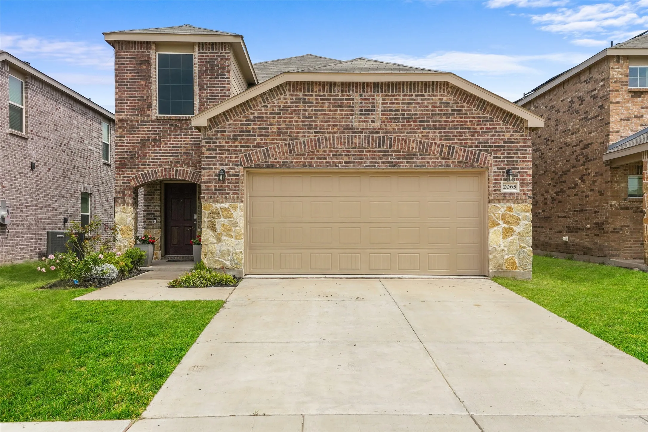 Single Family Residence For Sale in Kaufman County , 2065 Henrietta Drive, Forney, Texas 75126, 4 Bedroom, 3 Bathroom, 2 Garage spaces, 2,266 Sqft, built in 2023, mls#21287118, Real Estate Agent in Forney, Homes For Sale in Kaufman county, Homes For Sale in Forney, Realtor in Forney Texas, Real Estate Brokerage Independent Realty Texas, Luminita Cordes Realtor