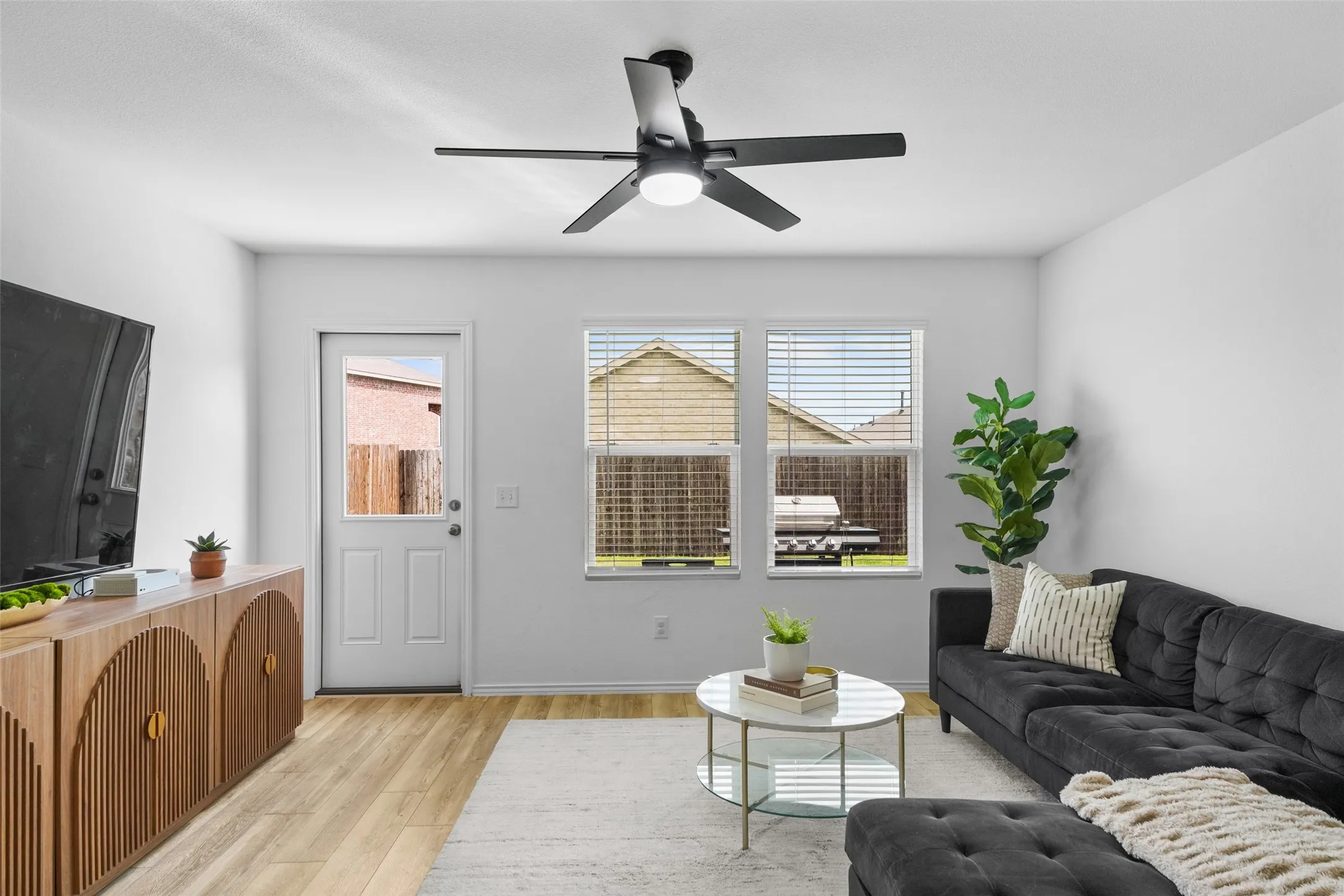 Single Family Residence For Sale in Kaufman County , 2065 Henrietta Drive, Forney, Texas 75126, 4 Bedroom, 3 Bathroom, 2 Garage spaces, 2,266 Sqft, built in 2023, mls#21287118, Real Estate Agent in Forney, Homes For Sale in Kaufman county, Homes For Sale in Forney, Realtor in Forney Texas, Real Estate Brokerage Independent Realty Texas, Luminita Cordes Realtor