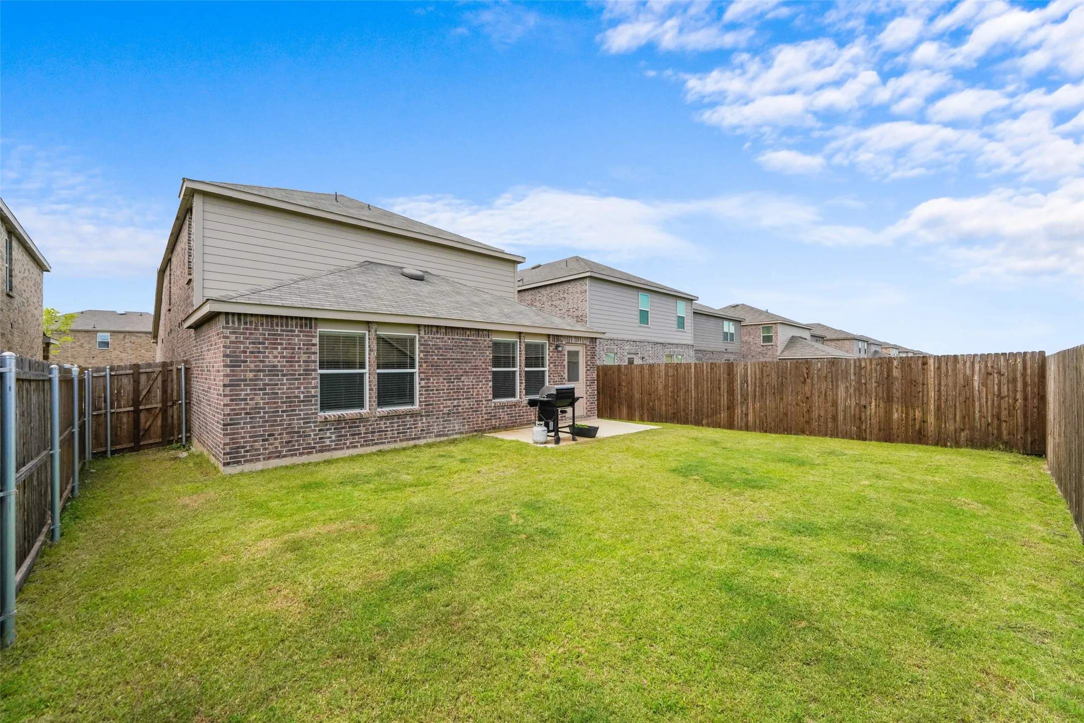 Single Family Residence For Sale in Kaufman County , 2065 Henrietta Drive, Forney, Texas 75126, 4 Bedroom, 3 Bathroom, 2 Garage spaces, 2,266 Sqft, built in 2023, mls#21287118, Real Estate Agent in Forney, Homes For Sale in Kaufman county, Homes For Sale in Forney, Realtor in Forney Texas, Real Estate Brokerage Independent Realty Texas, Luminita Cordes Realtor