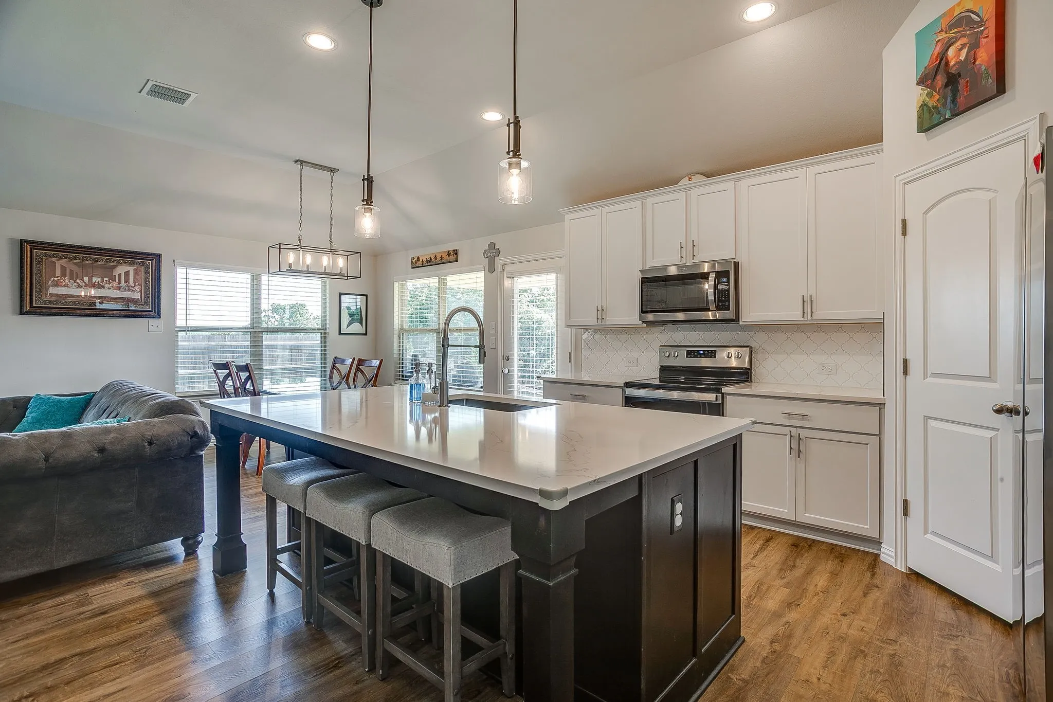 Single Family Residence For Sale in Johnson County , 3113 Arbor View Drive, Burleson, Texas 76028, 4 Bedroom, 2 Bathroom, 2 Garage spaces, 1,700 Sqft, built in 2022, mls#21287401, Real Estate Agent in Burleson, Homes For Sale in Johnson county, Homes For Sale in Burleson, Realtor in Burleson Texas, Real Estate Brokerage Independent Realty Texas, Luminita Cordes Realtor
