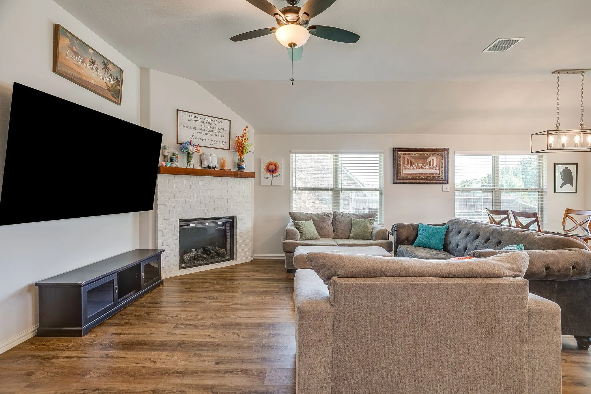 Single Family Residence For Sale in Johnson County , 3113 Arbor View Drive, Burleson, Texas 76028, 4 Bedroom, 2 Bathroom, 2 Garage spaces, 1,700 Sqft, built in 2022, mls#21287401, Real Estate Agent in Burleson, Homes For Sale in Johnson county, Homes For Sale in Burleson, Realtor in Burleson Texas, Real Estate Brokerage Independent Realty Texas, Luminita Cordes Realtor