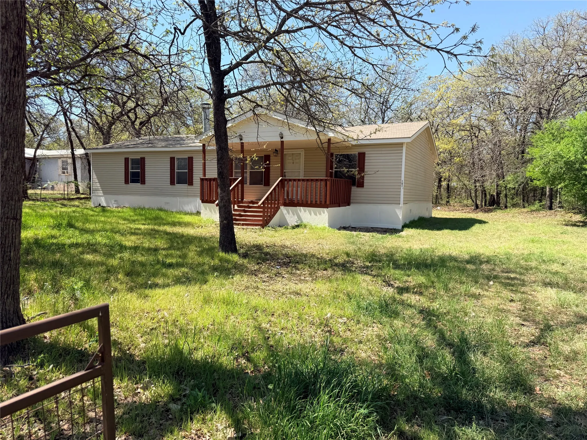 Manufactured Home For Sale in Wise County , 121 Heien Court, Boyd, Texas 76023, 3 Bedroom, 2 Bathroom, Garage spaces, 1,568 Sqft, built in 2006, mls#21287403, Real Estate Agent in Boyd, Homes For Sale in Wise county, Homes For Sale in Boyd, Realtor in Boyd Texas, Real Estate Brokerage Independent Realty Texas, Luminita Cordes Realtor