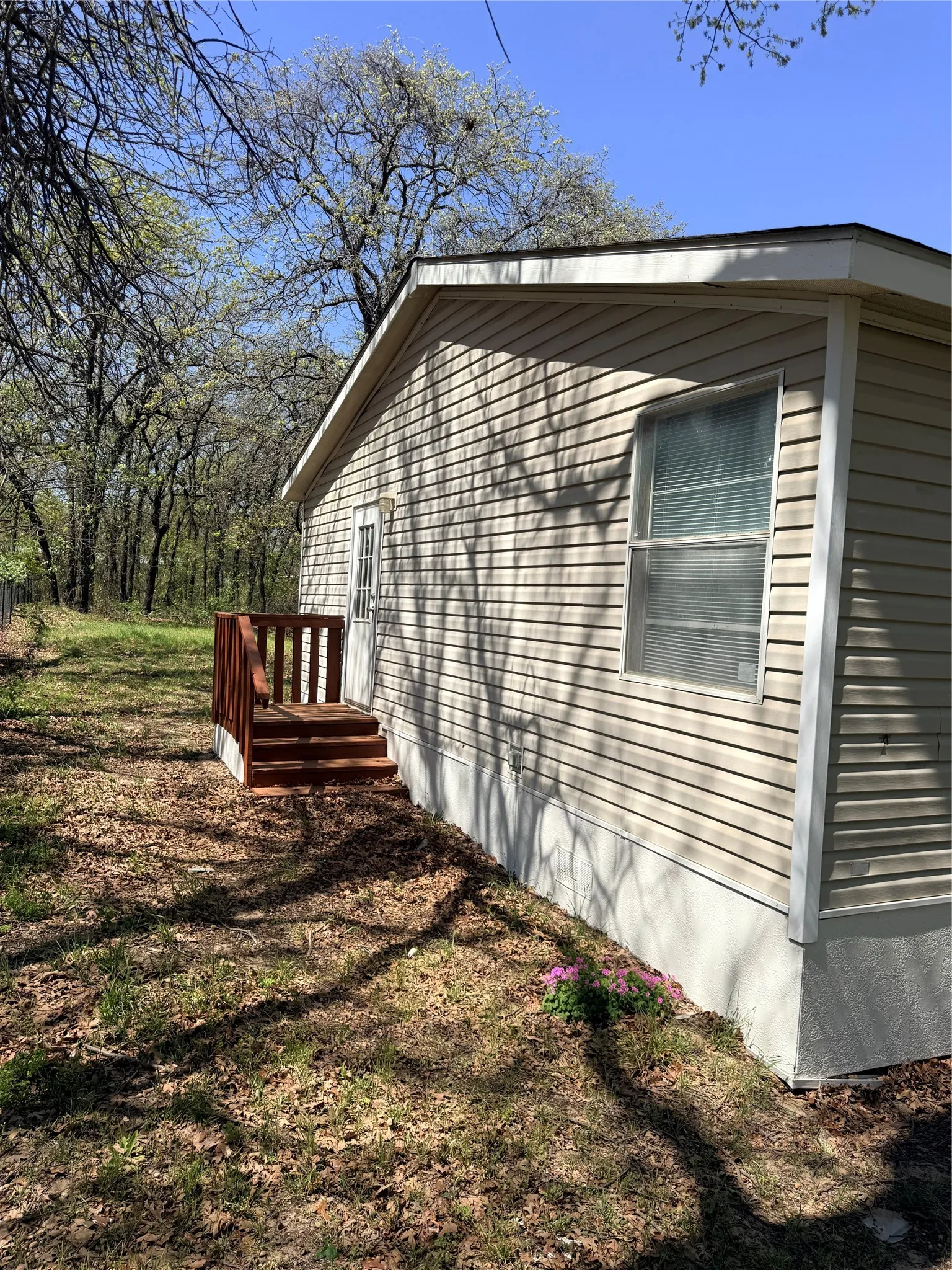 Manufactured Home For Sale in Wise County , 121 Heien Court, Boyd, Texas 76023, 3 Bedroom, 2 Bathroom, Garage spaces, 1,568 Sqft, built in 2006, mls#21287403, Real Estate Agent in Boyd, Homes For Sale in Wise county, Homes For Sale in Boyd, Realtor in Boyd Texas, Real Estate Brokerage Independent Realty Texas, Luminita Cordes Realtor