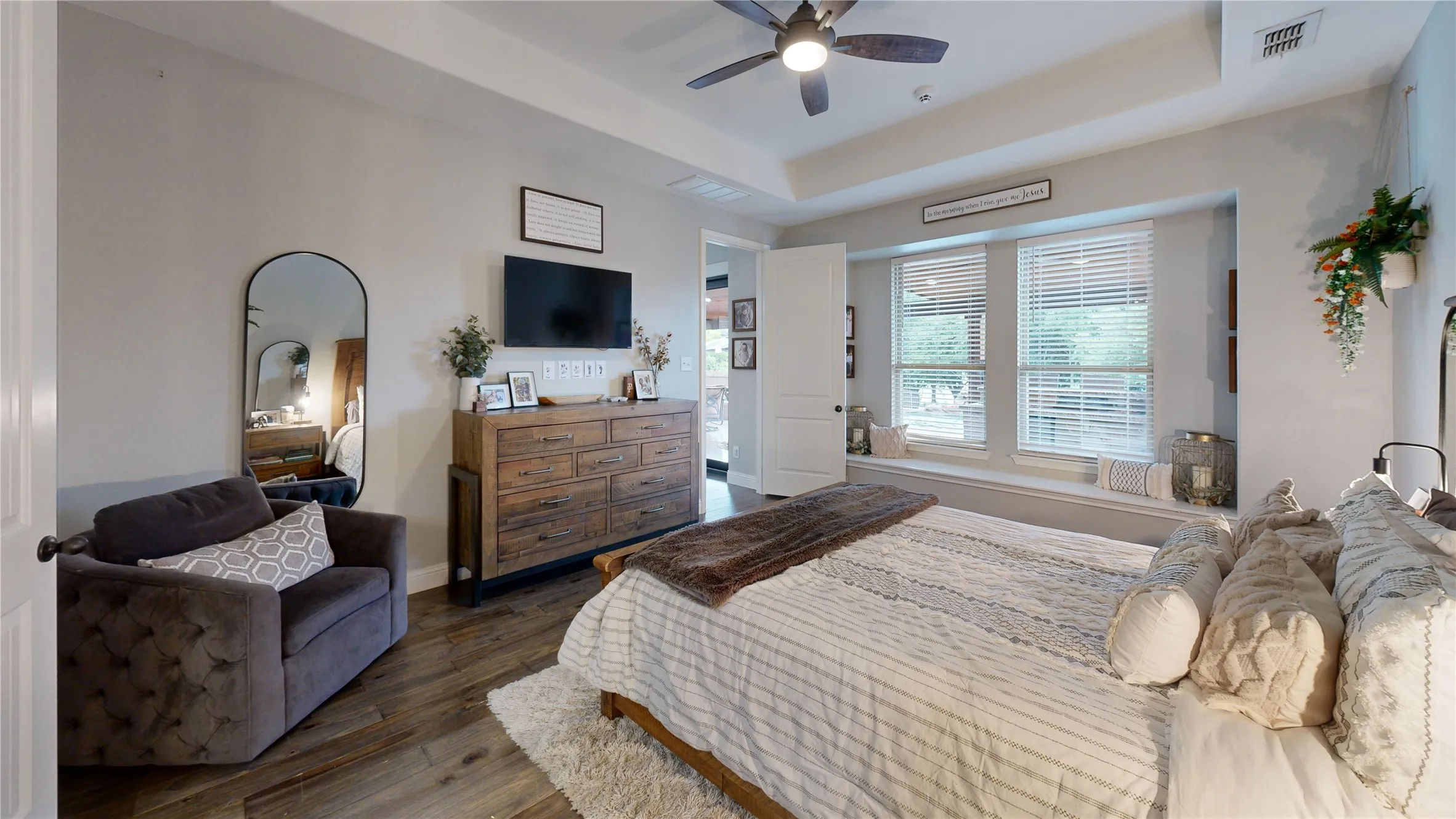 Single Family Residence For Sale in Denton County , 1812 Lake Wood Trail, Little Elm, Texas 75068, 4 Bedroom, 3 Bathroom, 2 Garage spaces, 3,272 Sqft, built in 2017, mls#21286324, Real Estate Agent in Little Elm, Homes For Sale in Denton county, Homes For Sale in Little Elm, Realtor in Little Elm Texas, Real Estate Brokerage Independent Realty Texas, Luminita Cordes Realtor