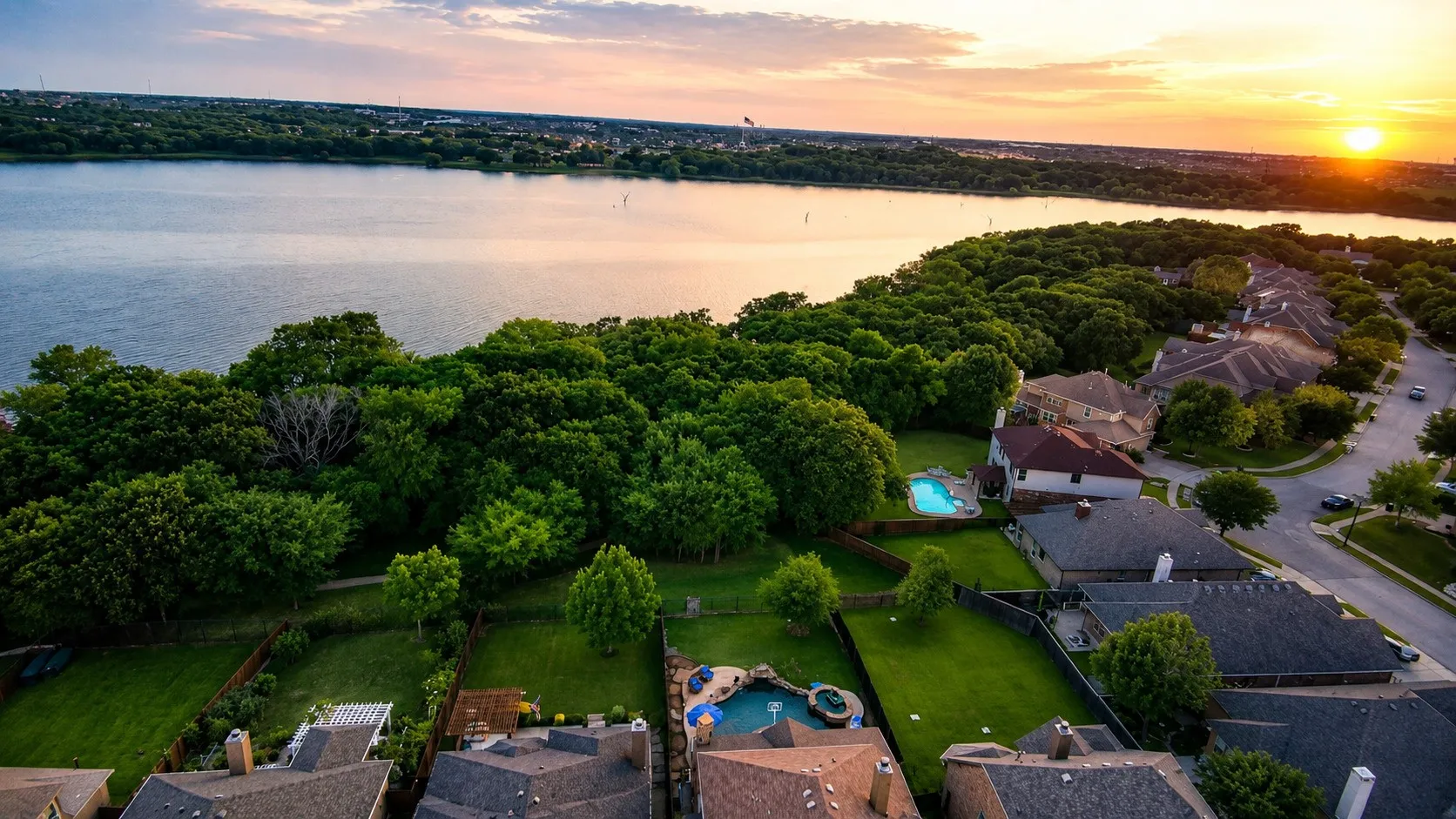Single Family Residence For Sale in Denton County , 1812 Lake Wood Trail, Little Elm, Texas 75068, 4 Bedroom, 3 Bathroom, 2 Garage spaces, 3,272 Sqft, built in 2017, mls#21286324, Real Estate Agent in Little Elm, Homes For Sale in Denton county, Homes For Sale in Little Elm, Realtor in Little Elm Texas, Real Estate Brokerage Independent Realty Texas, Luminita Cordes Realtor