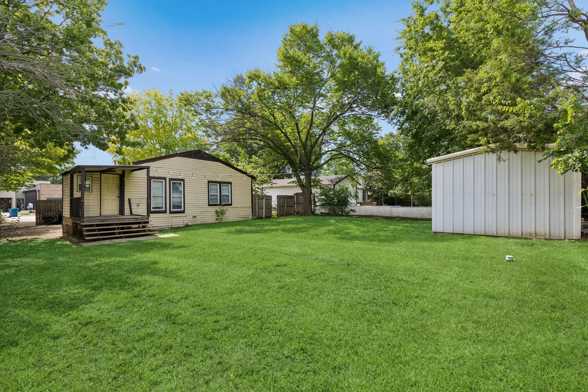 Improved Land For Sale in Tarrant County , 1120 S Pine Street, Grapevine, Texas 76051, 0, 0, Garage spaces, 0 Sqft, built in 1940, mls#21285196, Real Estate Agent in Grapevine, Homes For Sale in Tarrant county, Homes For Sale in Grapevine, Realtor in Grapevine Texas, Real Estate Brokerage Independent Realty Texas, Luminita Cordes Realtor