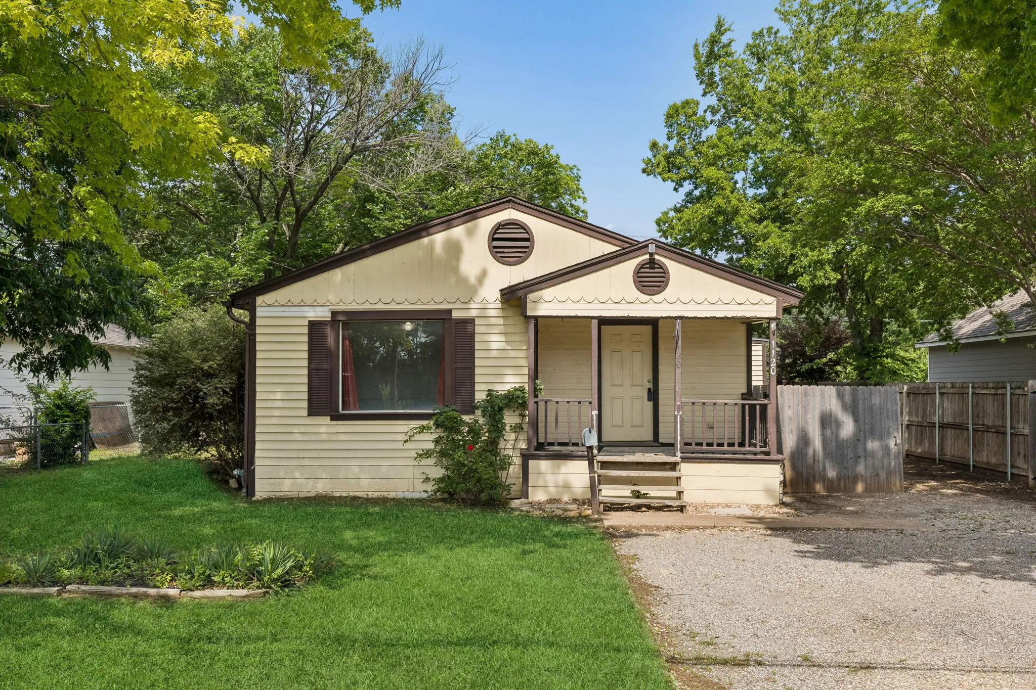 Improved Land For Sale in Tarrant County , 1120 S Pine Street, Grapevine, Texas 76051, 0, 0, Garage spaces, 0 Sqft, built in 1940, mls#21285196, Real Estate Agent in Grapevine, Homes For Sale in Tarrant county, Homes For Sale in Grapevine, Realtor in Grapevine Texas, Real Estate Brokerage Independent Realty Texas, Luminita Cordes Realtor