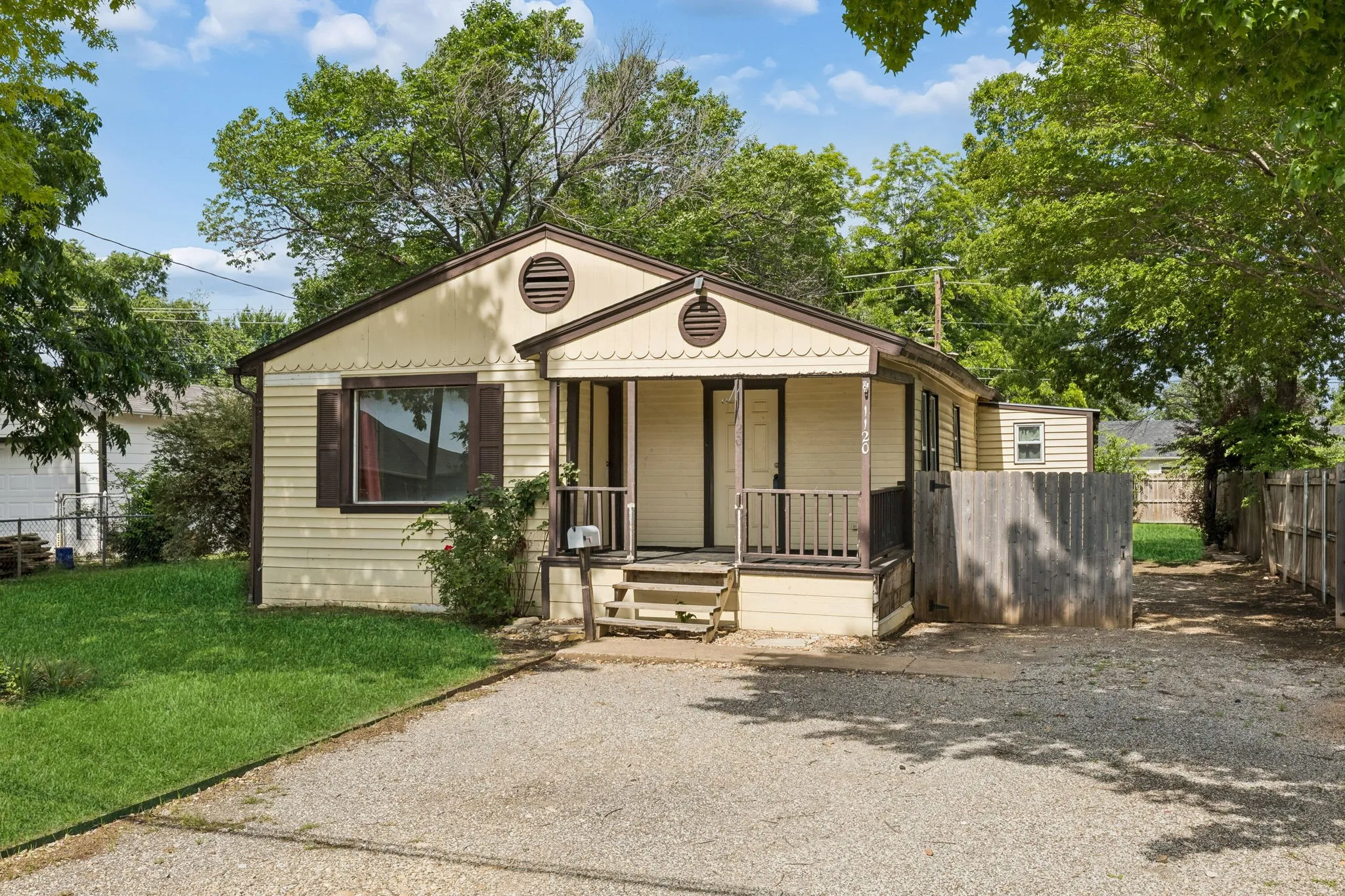 Improved Land For Sale in Tarrant County , 1120 S Pine Street, Grapevine, Texas 76051, 0, 0, Garage spaces, 0 Sqft, built in 1940, mls#21285196, Real Estate Agent in Grapevine, Homes For Sale in Tarrant county, Homes For Sale in Grapevine, Realtor in Grapevine Texas, Real Estate Brokerage Independent Realty Texas, Luminita Cordes Realtor