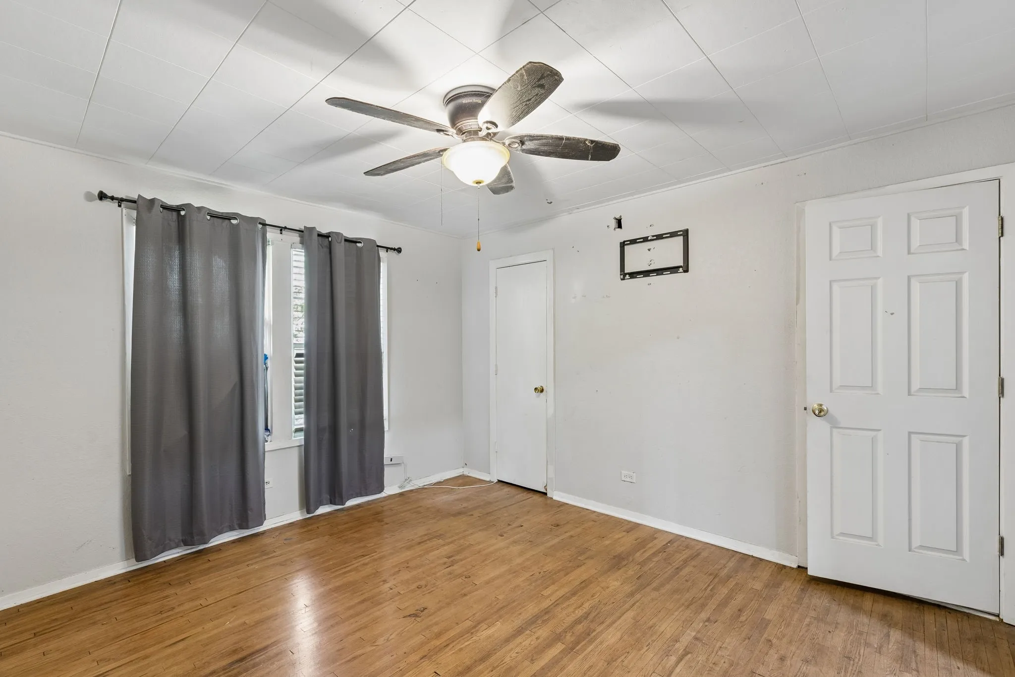 Improved Land For Sale in Tarrant County , 1120 S Pine Street, Grapevine, Texas 76051, 0, 0, Garage spaces, 0 Sqft, built in 1940, mls#21285196, Real Estate Agent in Grapevine, Homes For Sale in Tarrant county, Homes For Sale in Grapevine, Realtor in Grapevine Texas, Real Estate Brokerage Independent Realty Texas, Luminita Cordes Realtor