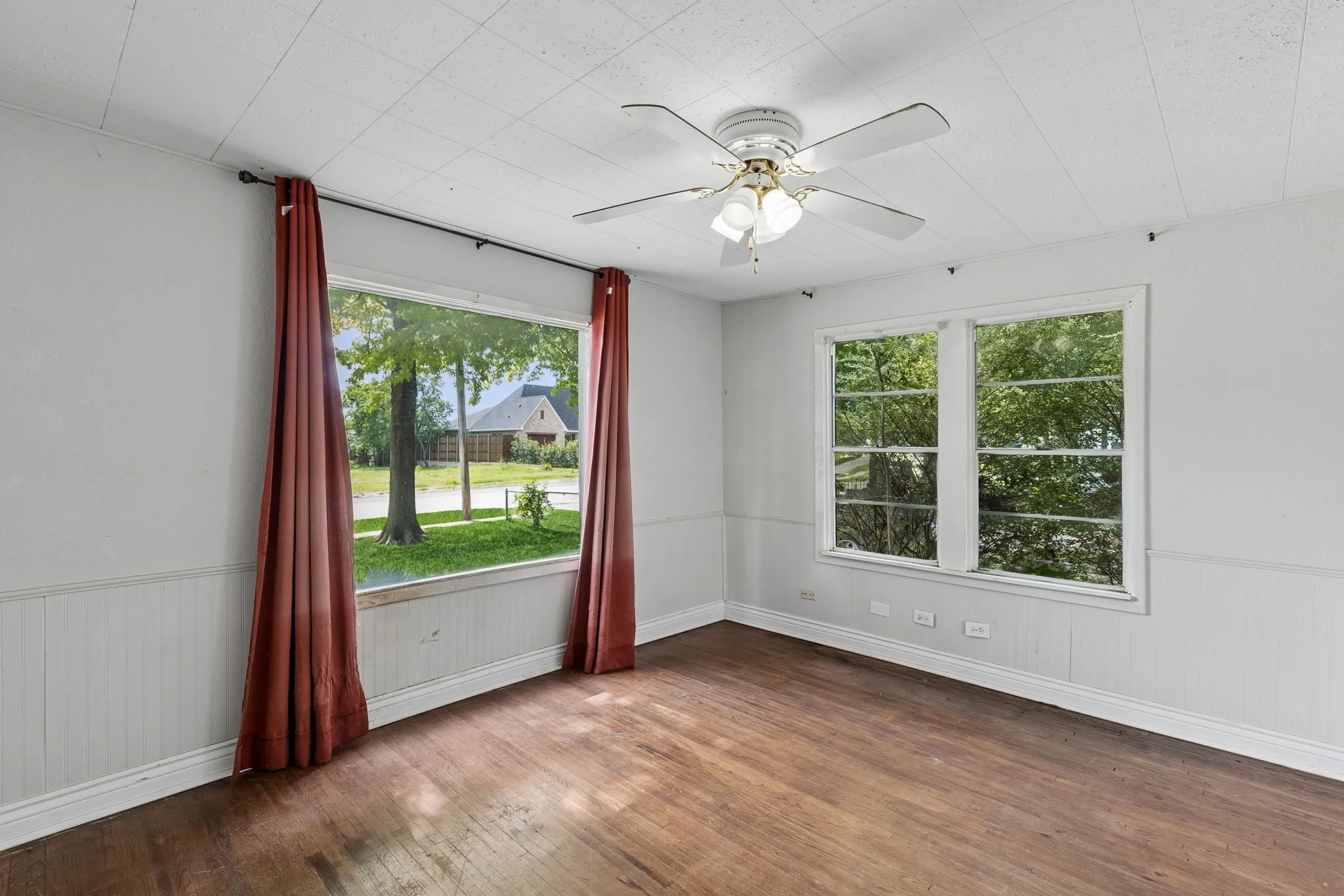 Improved Land For Sale in Tarrant County , 1120 S Pine Street, Grapevine, Texas 76051, 0, 0, Garage spaces, 0 Sqft, built in 1940, mls#21285196, Real Estate Agent in Grapevine, Homes For Sale in Tarrant county, Homes For Sale in Grapevine, Realtor in Grapevine Texas, Real Estate Brokerage Independent Realty Texas, Luminita Cordes Realtor
