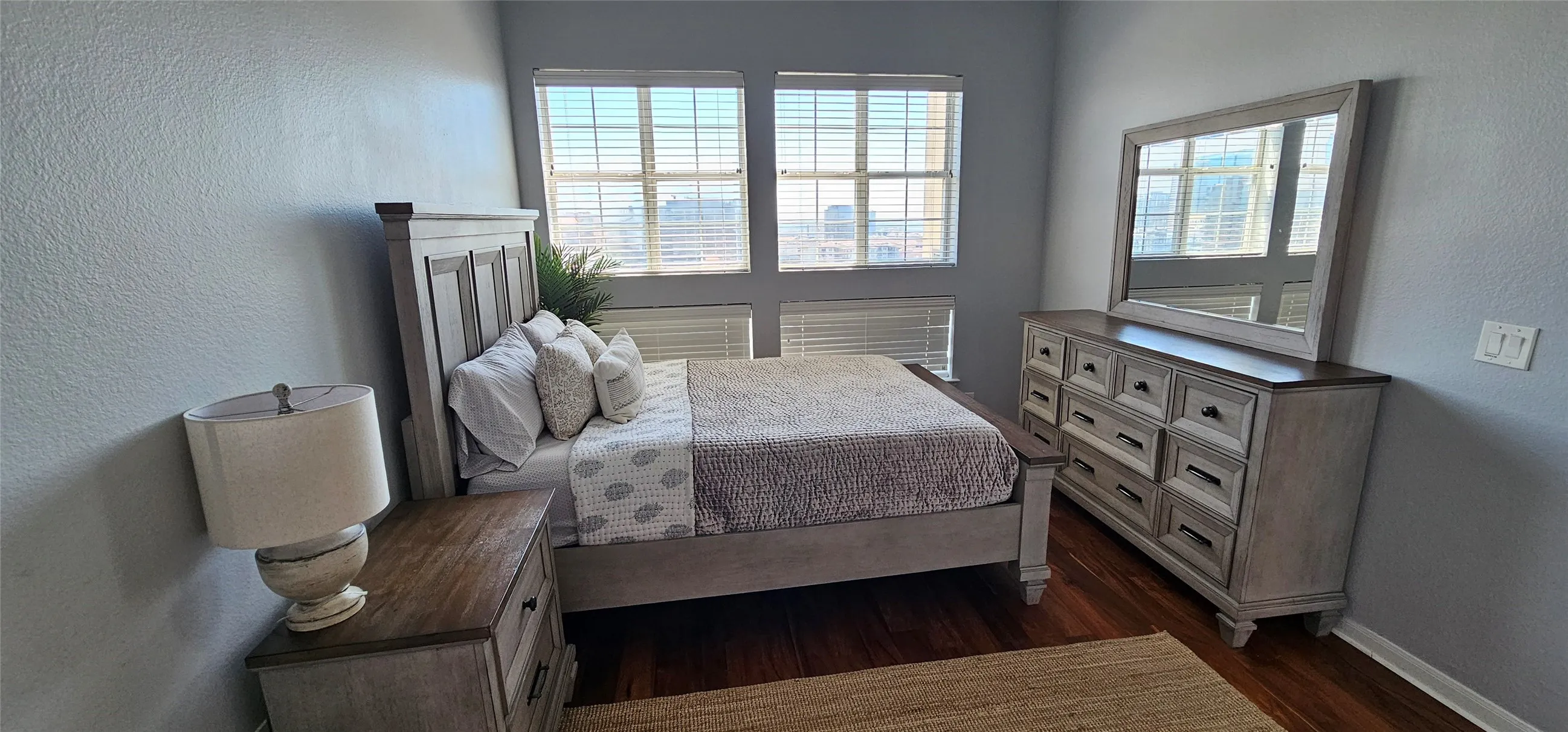 Condominium For Sale in Dallas County , 3225 Turtle Creek Boulevard 1610, Dallas, Texas 75219, 1 Bedroom, 1 Bathroom, 1 Garage spaces, 816 Sqft, built in 1998, mls#21286405, Real Estate Agent in Dallas, Homes For Sale in Dallas county, Homes For Sale in Dallas, Realtor in Dallas Texas, Real Estate Brokerage Independent Realty Texas, Luminita Cordes Realtor
