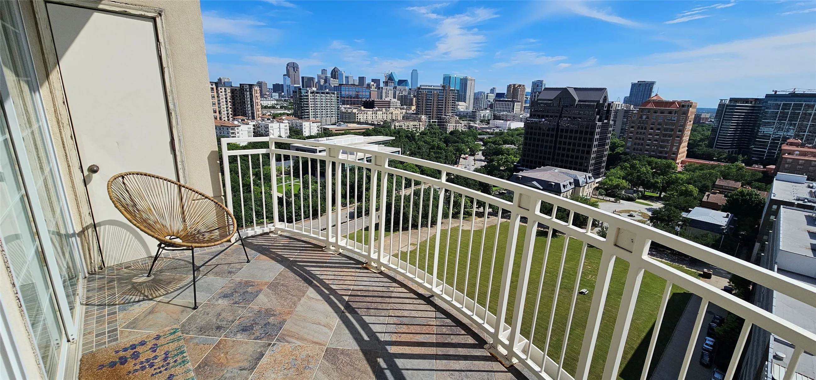 Condominium For Sale in Dallas County , 3225 Turtle Creek Boulevard 1610, Dallas, Texas 75219, 1 Bedroom, 1 Bathroom, 1 Garage spaces, 816 Sqft, built in 1998, mls#21286405, Real Estate Agent in Dallas, Homes For Sale in Dallas county, Homes For Sale in Dallas, Realtor in Dallas Texas, Real Estate Brokerage Independent Realty Texas, Luminita Cordes Realtor