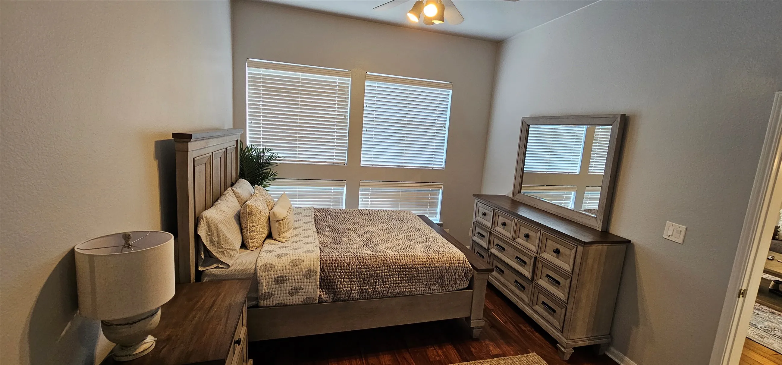 Condominium For Sale in Dallas County , 3225 Turtle Creek Boulevard 1610, Dallas, Texas 75219, 1 Bedroom, 1 Bathroom, 1 Garage spaces, 816 Sqft, built in 1998, mls#21286405, Real Estate Agent in Dallas, Homes For Sale in Dallas county, Homes For Sale in Dallas, Realtor in Dallas Texas, Real Estate Brokerage Independent Realty Texas, Luminita Cordes Realtor