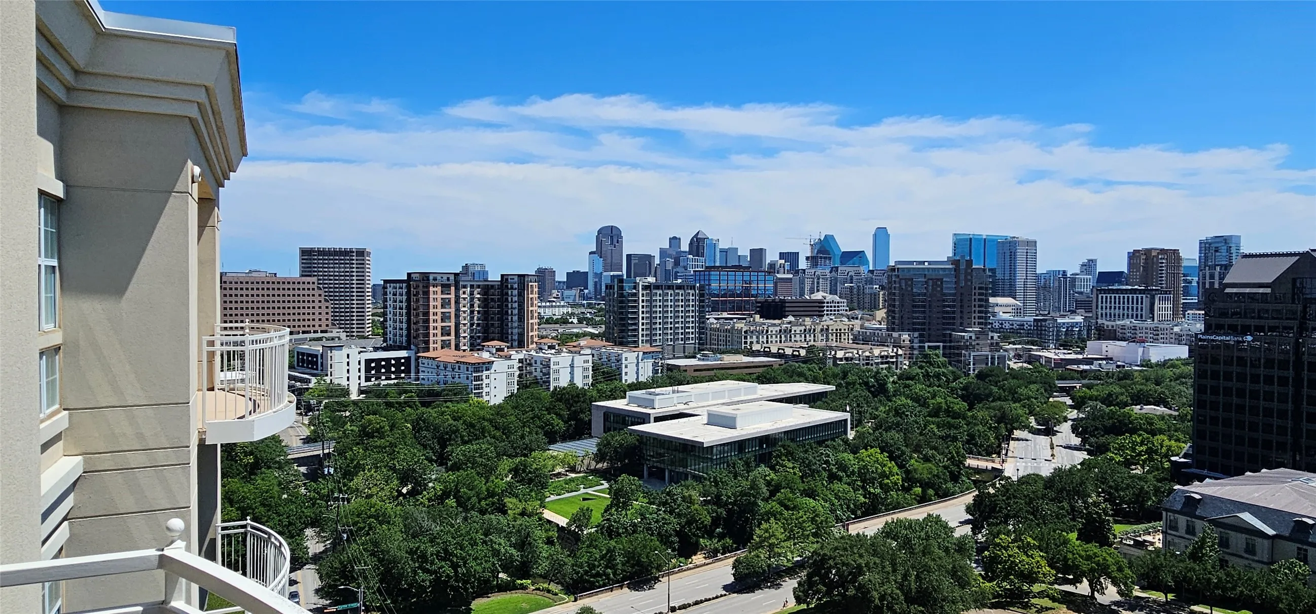 Condominium For Sale in Dallas County , 3225 Turtle Creek Boulevard 1610, Dallas, Texas 75219, 1 Bedroom, 1 Bathroom, 1 Garage spaces, 816 Sqft, built in 1998, mls#21286405, Real Estate Agent in Dallas, Homes For Sale in Dallas county, Homes For Sale in Dallas, Realtor in Dallas Texas, Real Estate Brokerage Independent Realty Texas, Luminita Cordes Realtor