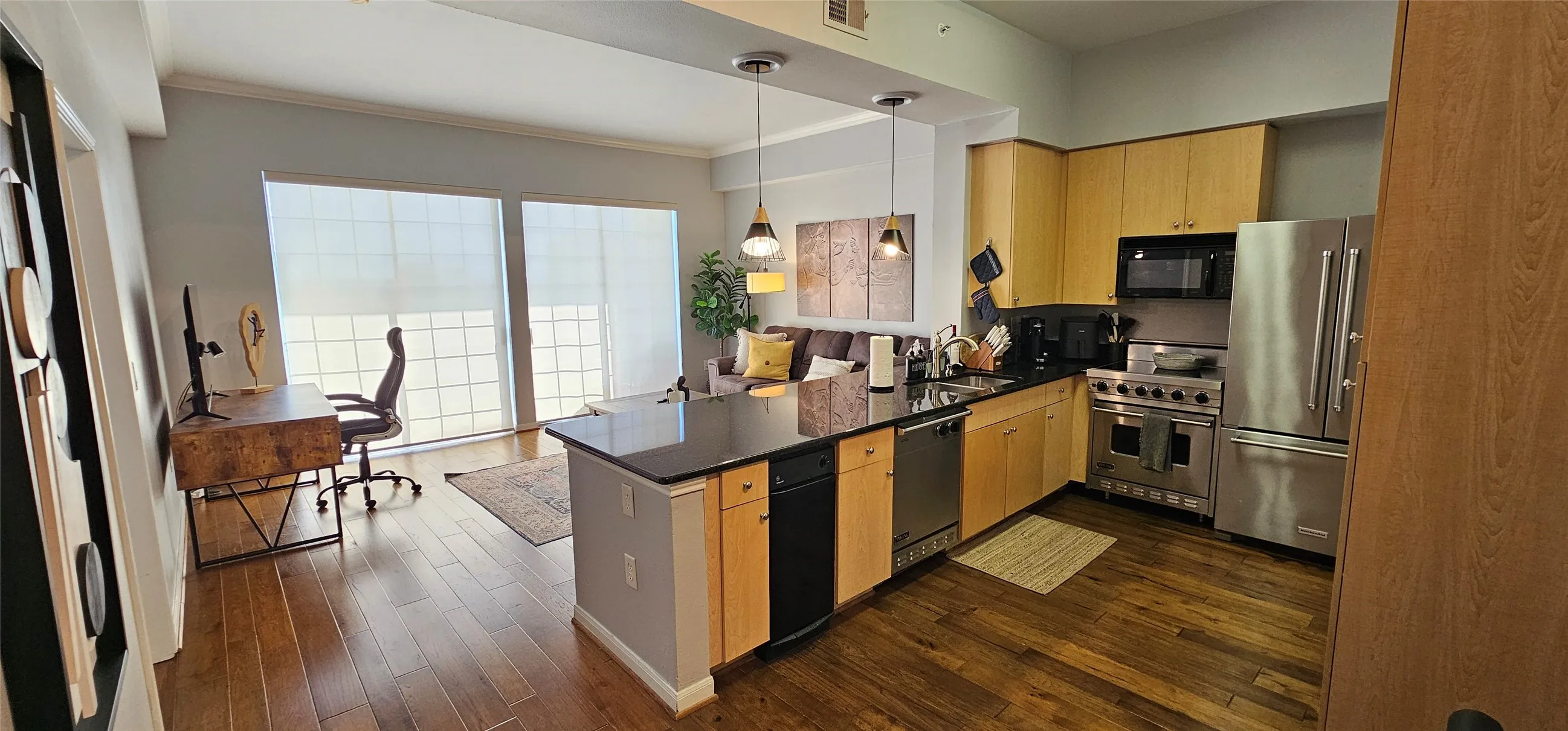 Condominium For Sale in Dallas County , 3225 Turtle Creek Boulevard 1610, Dallas, Texas 75219, 1 Bedroom, 1 Bathroom, 1 Garage spaces, 816 Sqft, built in 1998, mls#21286405, Real Estate Agent in Dallas, Homes For Sale in Dallas county, Homes For Sale in Dallas, Realtor in Dallas Texas, Real Estate Brokerage Independent Realty Texas, Luminita Cordes Realtor
