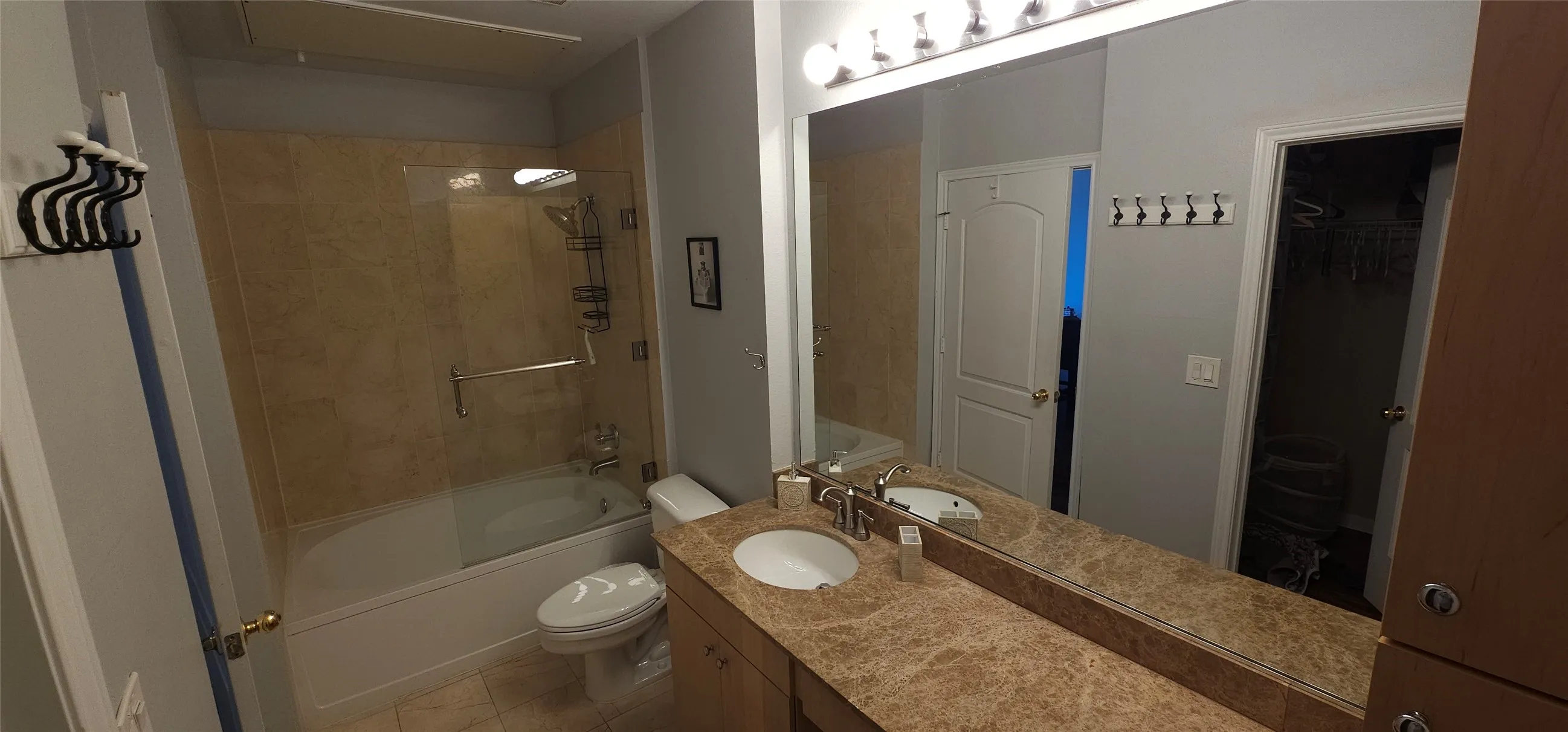 Condominium For Sale in Dallas County , 3225 Turtle Creek Boulevard 1610, Dallas, Texas 75219, 1 Bedroom, 1 Bathroom, 1 Garage spaces, 816 Sqft, built in 1998, mls#21286405, Real Estate Agent in Dallas, Homes For Sale in Dallas county, Homes For Sale in Dallas, Realtor in Dallas Texas, Real Estate Brokerage Independent Realty Texas, Luminita Cordes Realtor