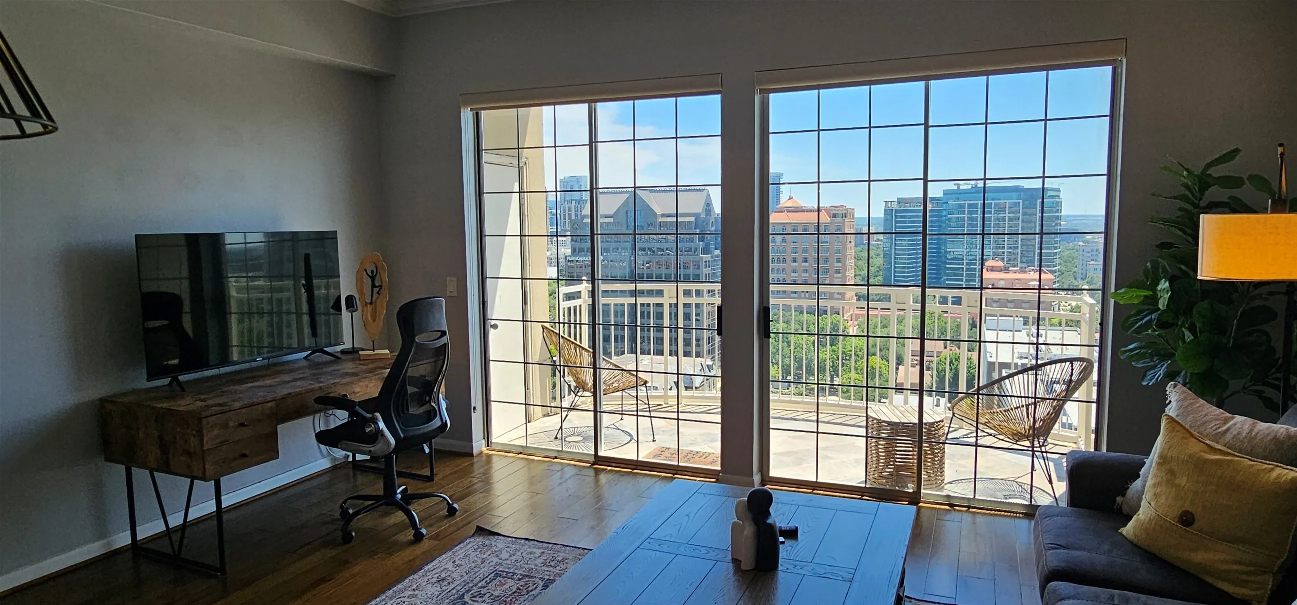Condominium For Sale in Dallas County , 3225 Turtle Creek Boulevard 1610, Dallas, Texas 75219, 1 Bedroom, 1 Bathroom, 1 Garage spaces, 816 Sqft, built in 1998, mls#21286405, Real Estate Agent in Dallas, Homes For Sale in Dallas county, Homes For Sale in Dallas, Realtor in Dallas Texas, Real Estate Brokerage Independent Realty Texas, Luminita Cordes Realtor