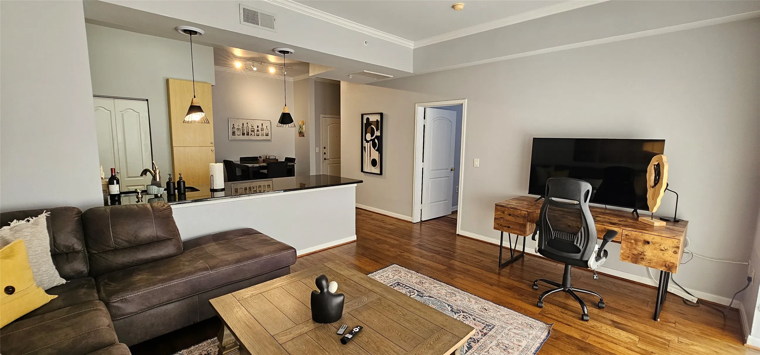 Condominium For Sale in Dallas County , 3225 Turtle Creek Boulevard 1610, Dallas, Texas 75219, 1 Bedroom, 1 Bathroom, 1 Garage spaces, 816 Sqft, built in 1998, mls#21286405, Real Estate Agent in Dallas, Homes For Sale in Dallas county, Homes For Sale in Dallas, Realtor in Dallas Texas, Real Estate Brokerage Independent Realty Texas, Luminita Cordes Realtor