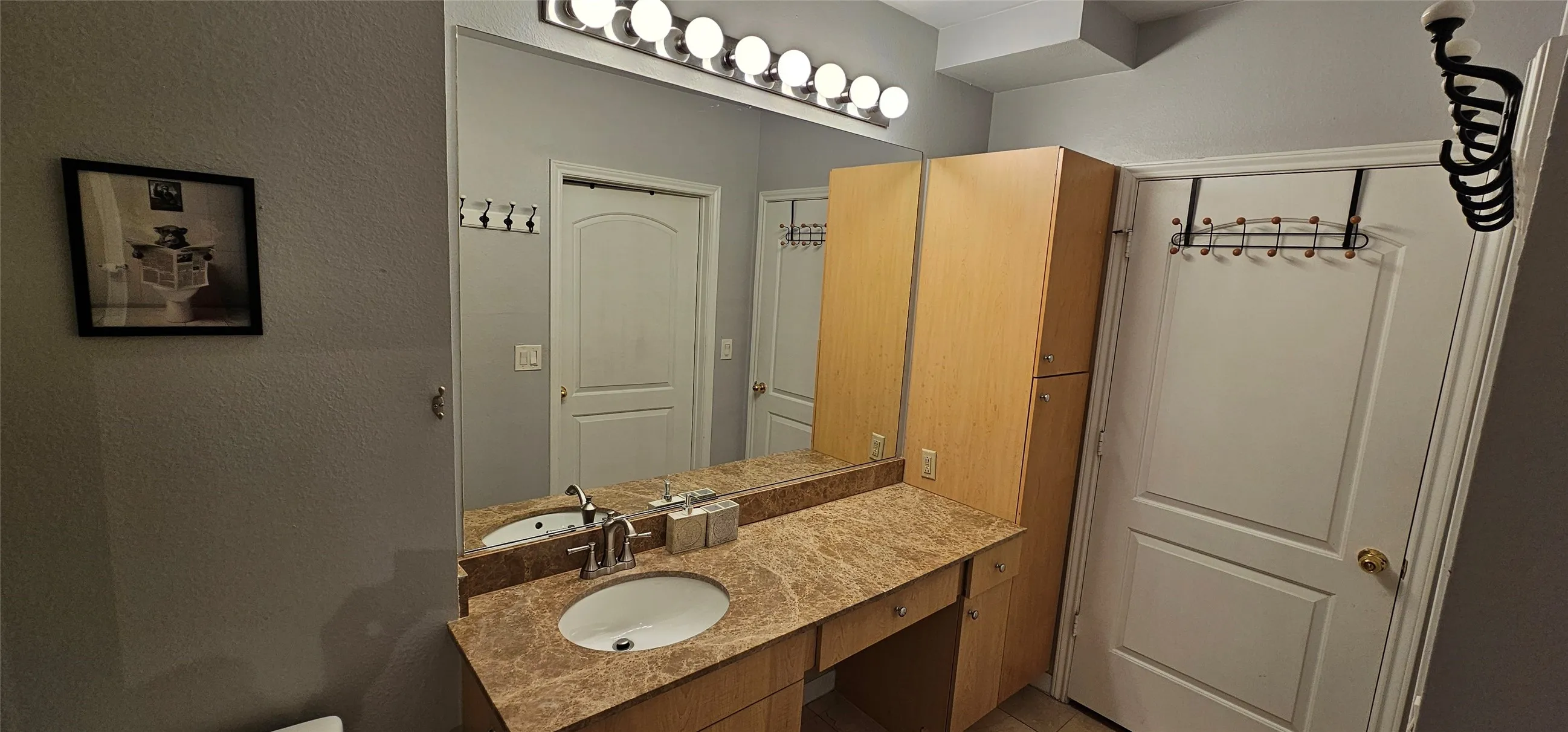 Condominium For Sale in Dallas County , 3225 Turtle Creek Boulevard 1610, Dallas, Texas 75219, 1 Bedroom, 1 Bathroom, 1 Garage spaces, 816 Sqft, built in 1998, mls#21286405, Real Estate Agent in Dallas, Homes For Sale in Dallas county, Homes For Sale in Dallas, Realtor in Dallas Texas, Real Estate Brokerage Independent Realty Texas, Luminita Cordes Realtor
