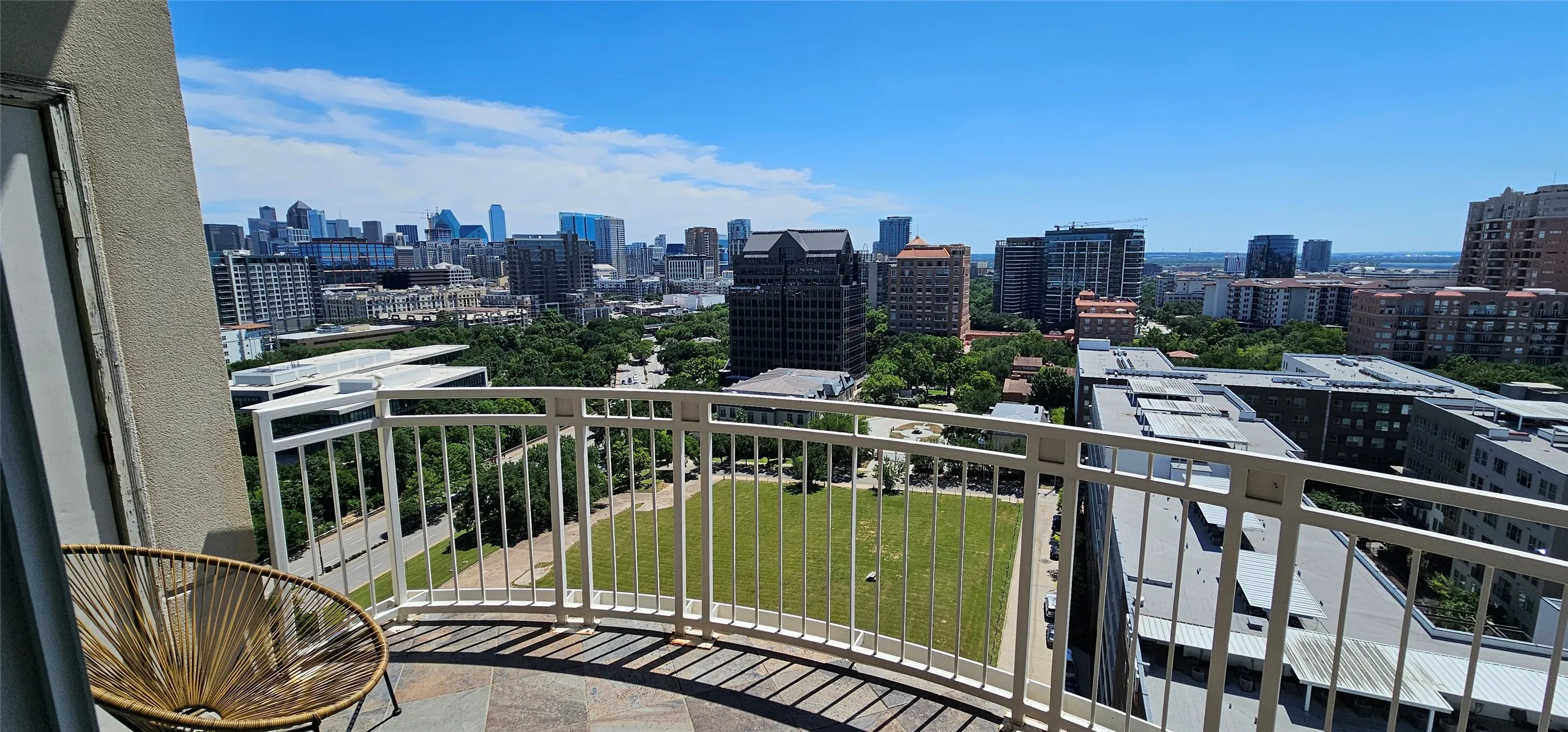 Condominium For Sale in Dallas County , 3225 Turtle Creek Boulevard 1610, Dallas, Texas 75219, 1 Bedroom, 1 Bathroom, 1 Garage spaces, 816 Sqft, built in 1998, mls#21286405, Real Estate Agent in Dallas, Homes For Sale in Dallas county, Homes For Sale in Dallas, Realtor in Dallas Texas, Real Estate Brokerage Independent Realty Texas, Luminita Cordes Realtor