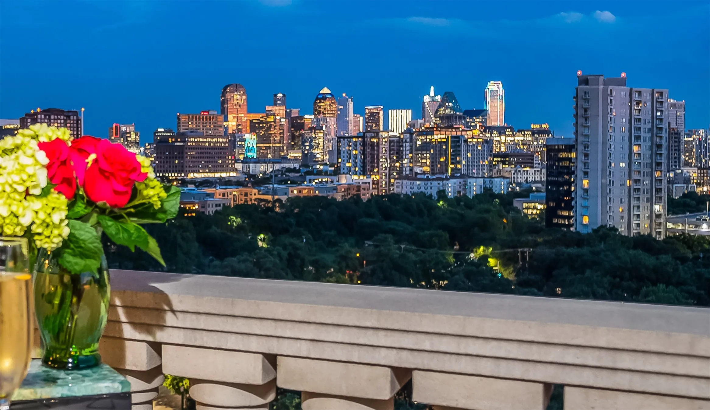 Come and Live In The Legendary Vendome On Turtle Creek!