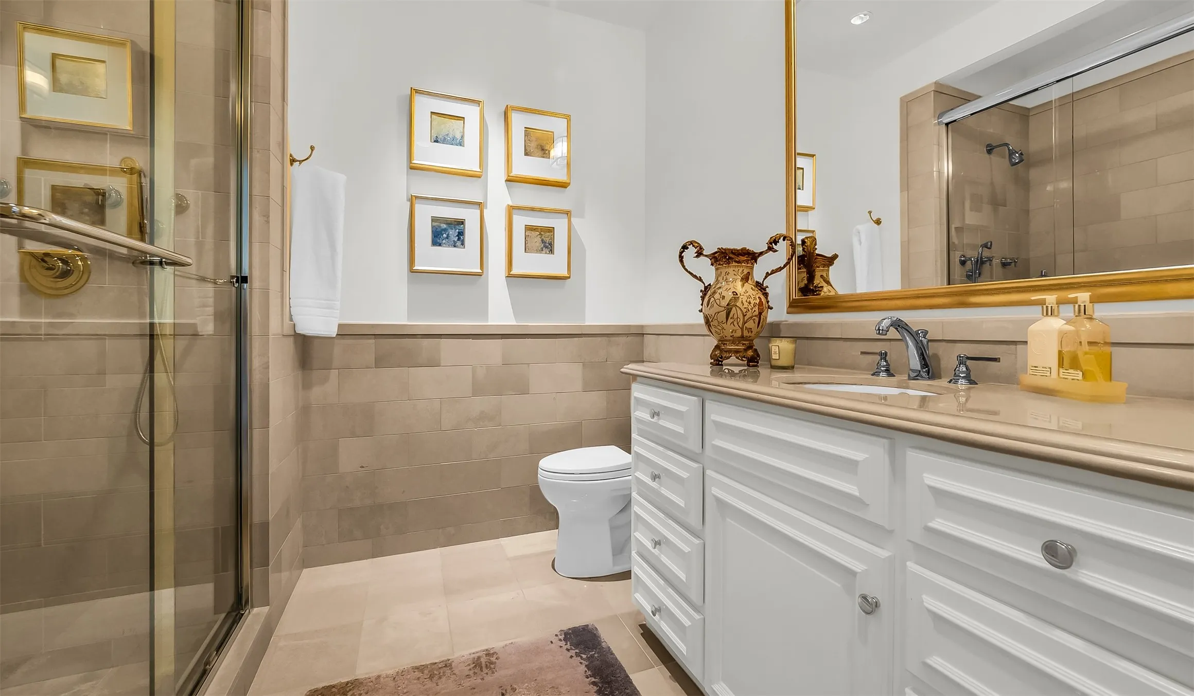 Secondary Bathroom.